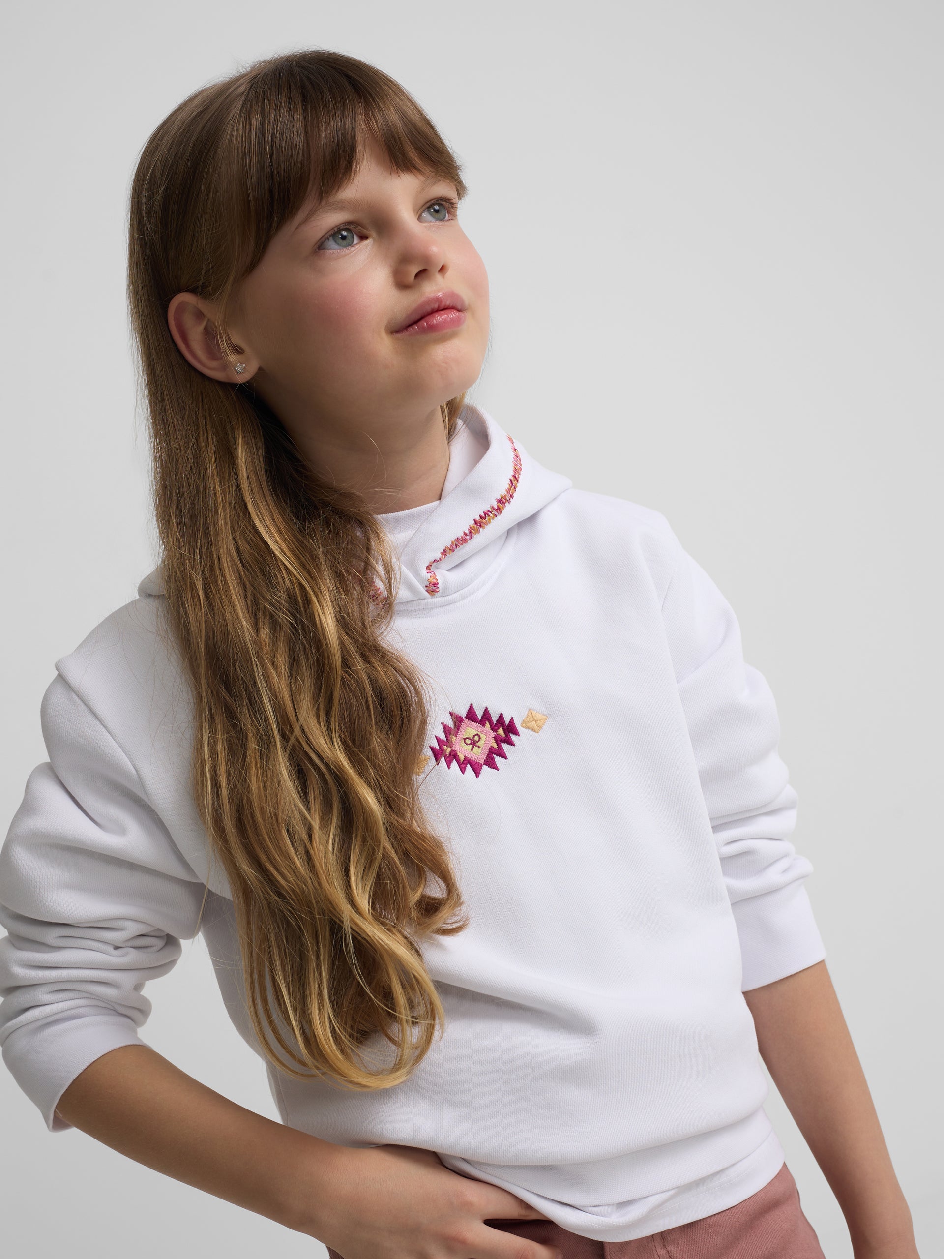 Sudadera girl capucha raqueta etnica blanca