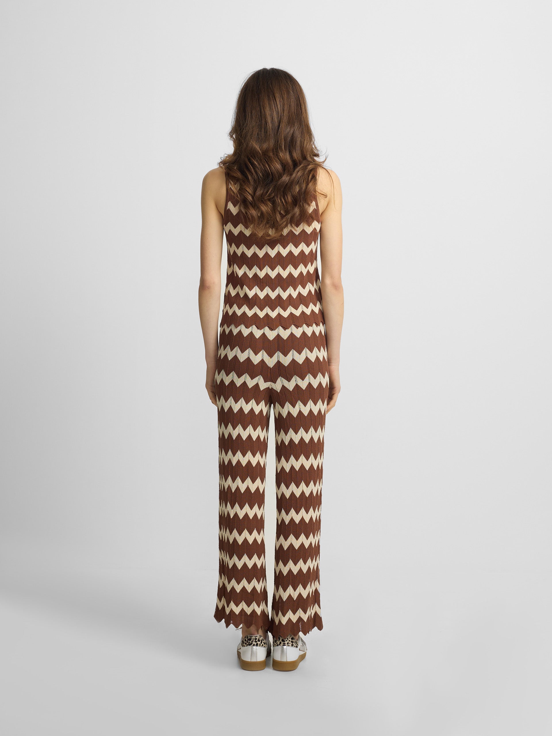 Pantalon punto espiga marrones