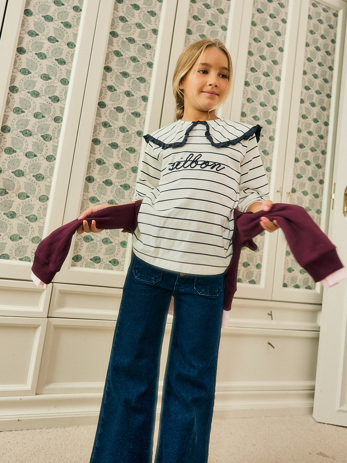 Girl's t-shirt with blue and white striped Peter Pan collar