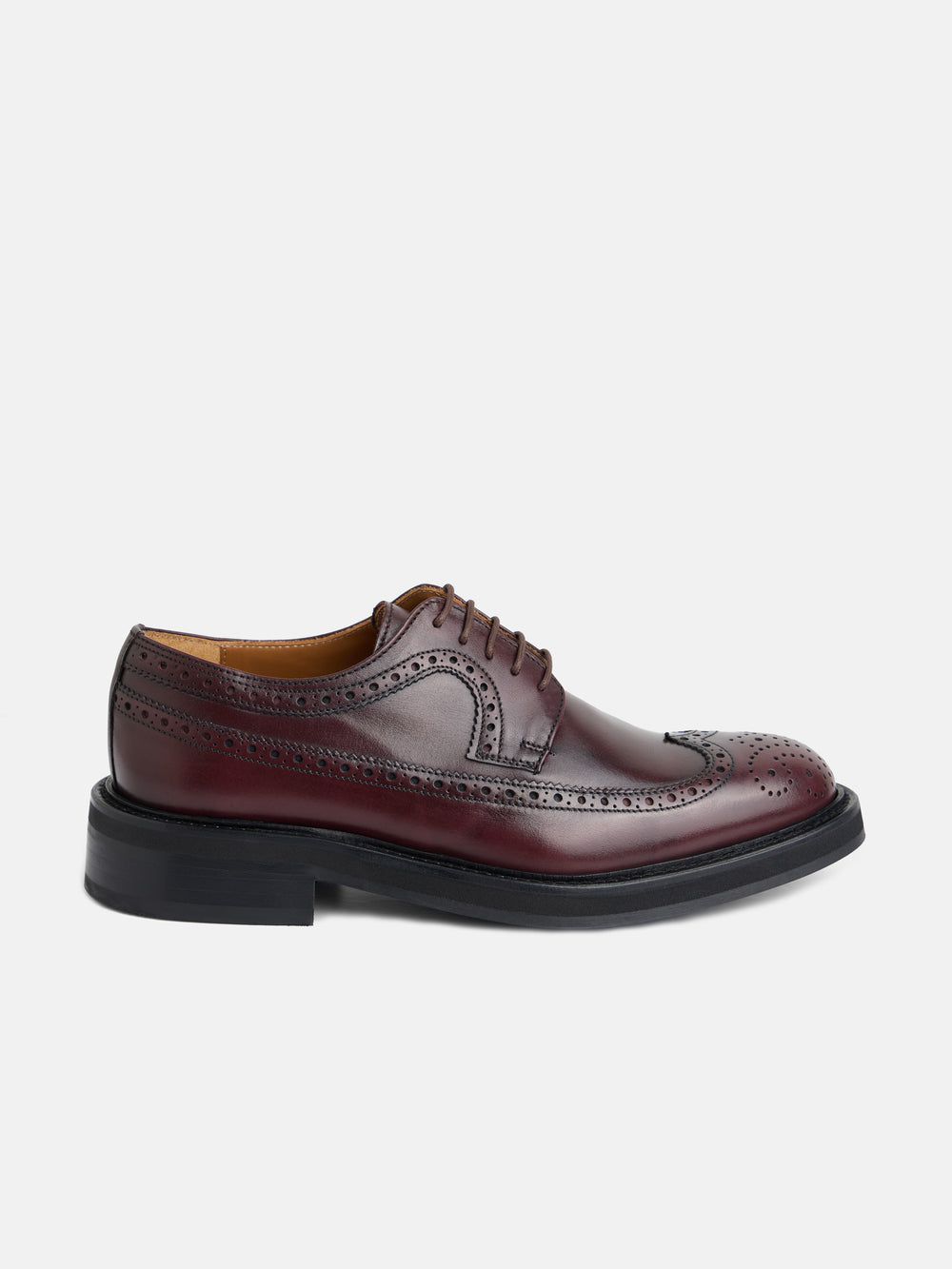 Classic perforated leather shoe in burgundy