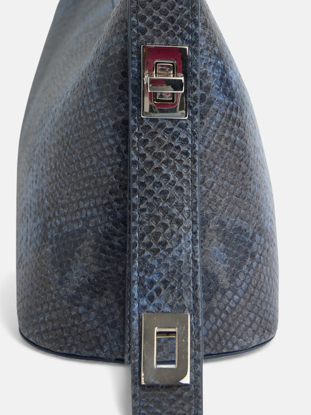Bolsa pochette em pele com estampado animal azul