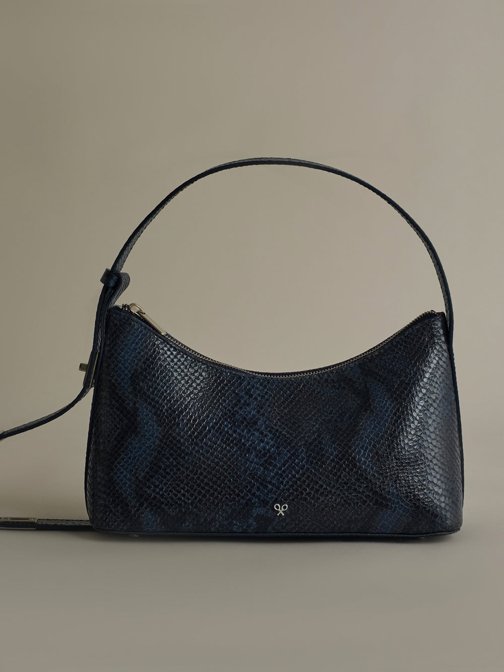 Bolsa pochette em pele com estampado animal azul