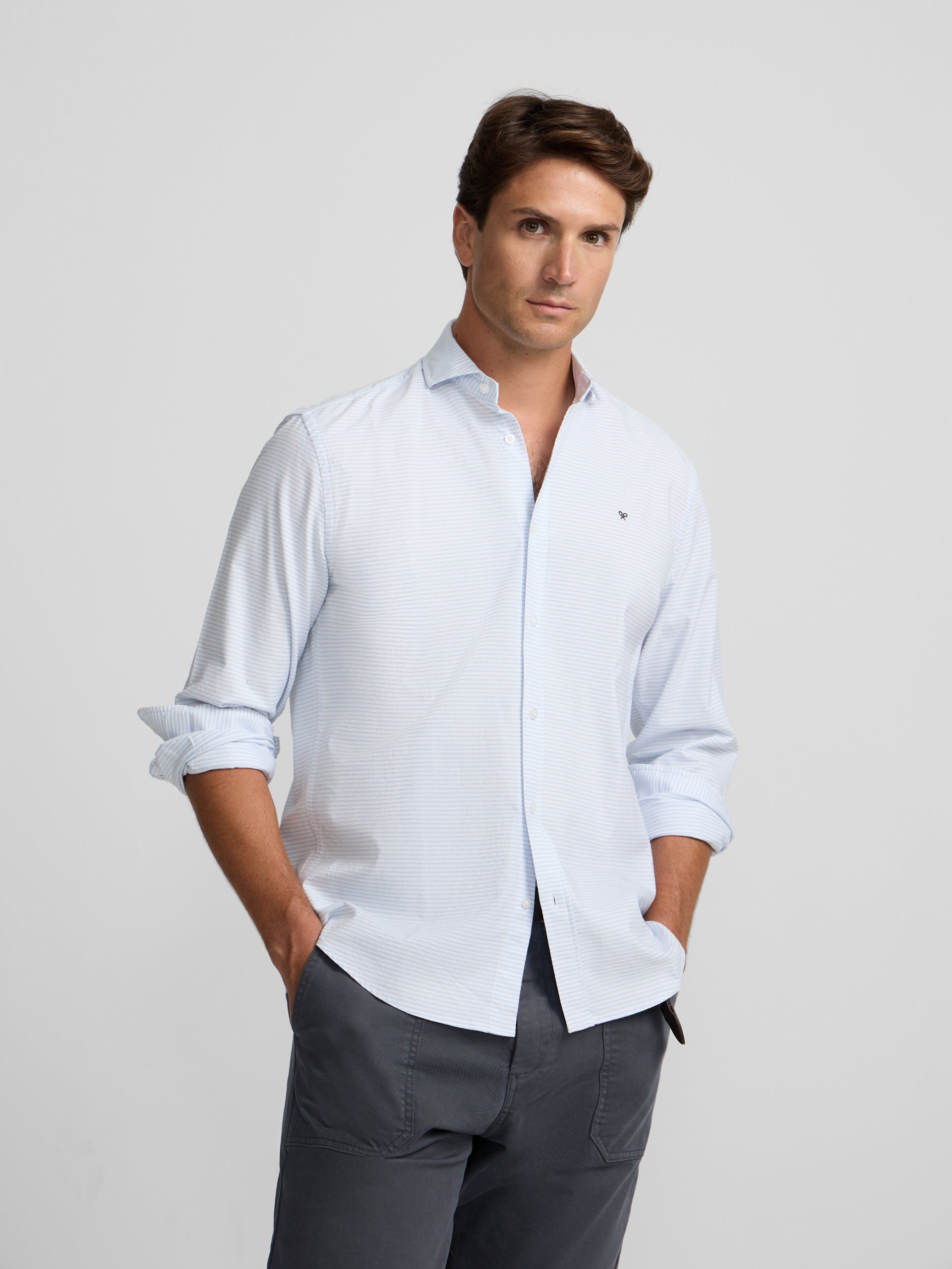 Camisa sport oxford rayas horizontales celeste