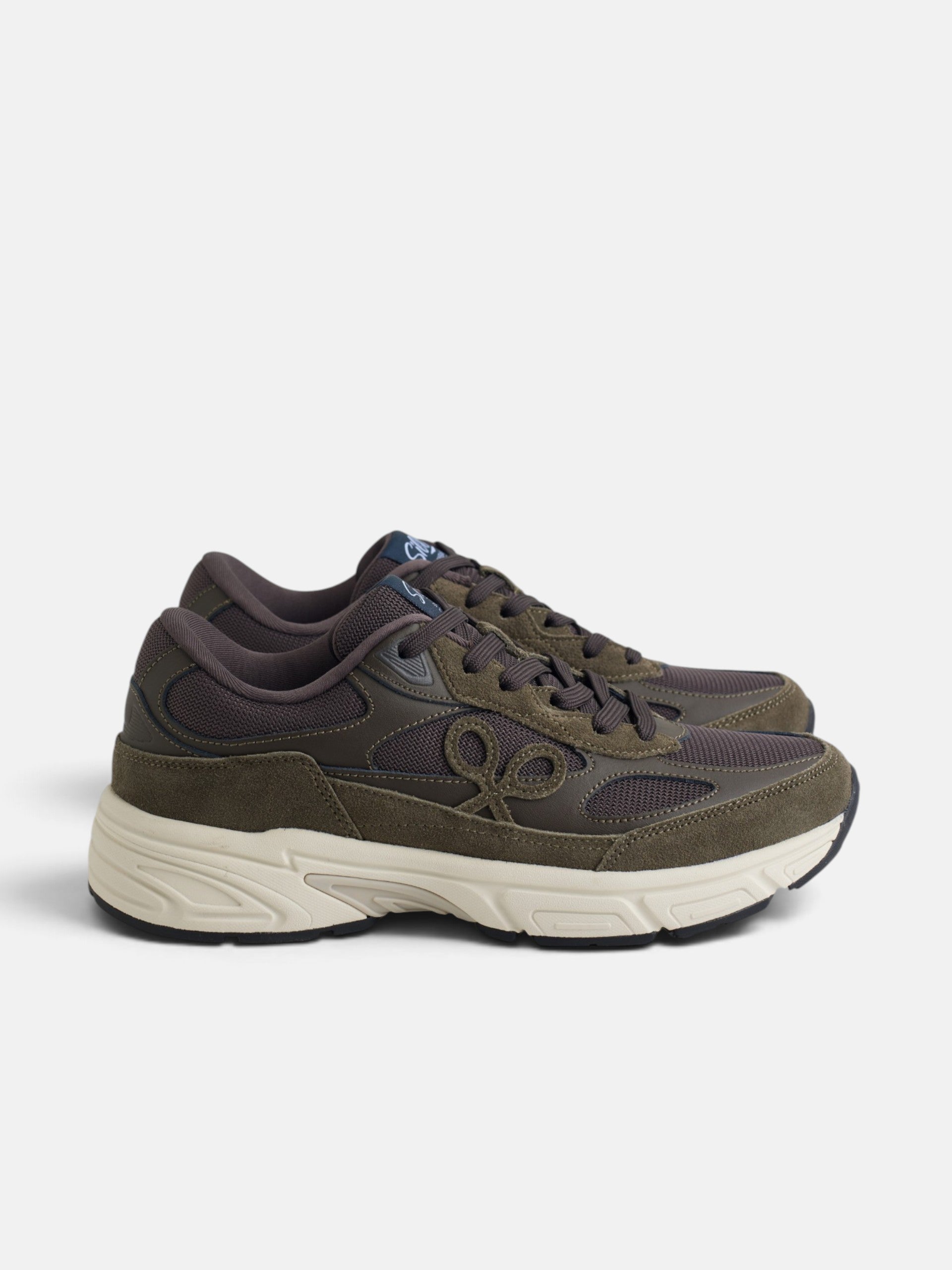 Zapatilla running tono marron