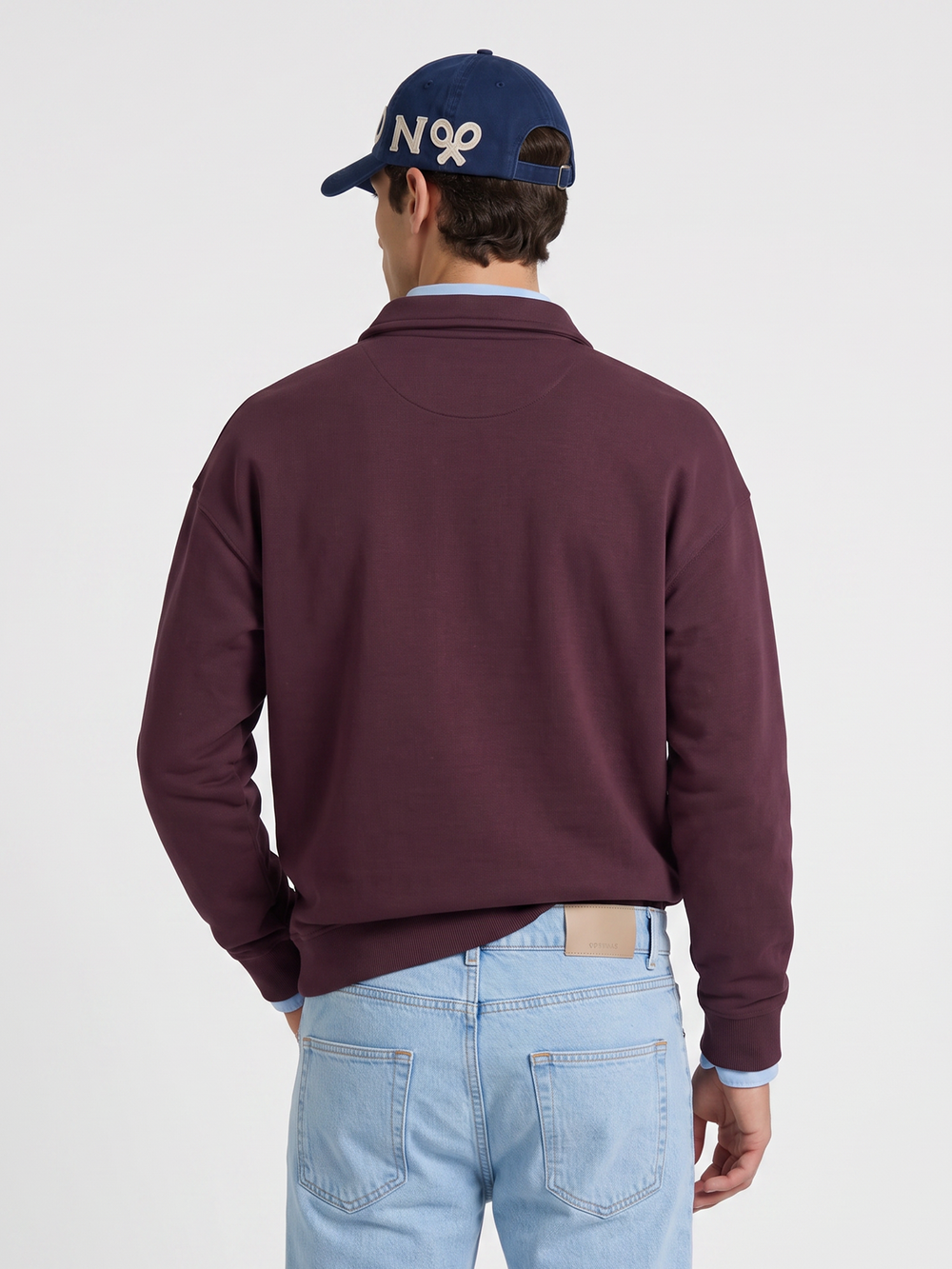 Relaxed fit sweatshirt with half zipper and burgundy label