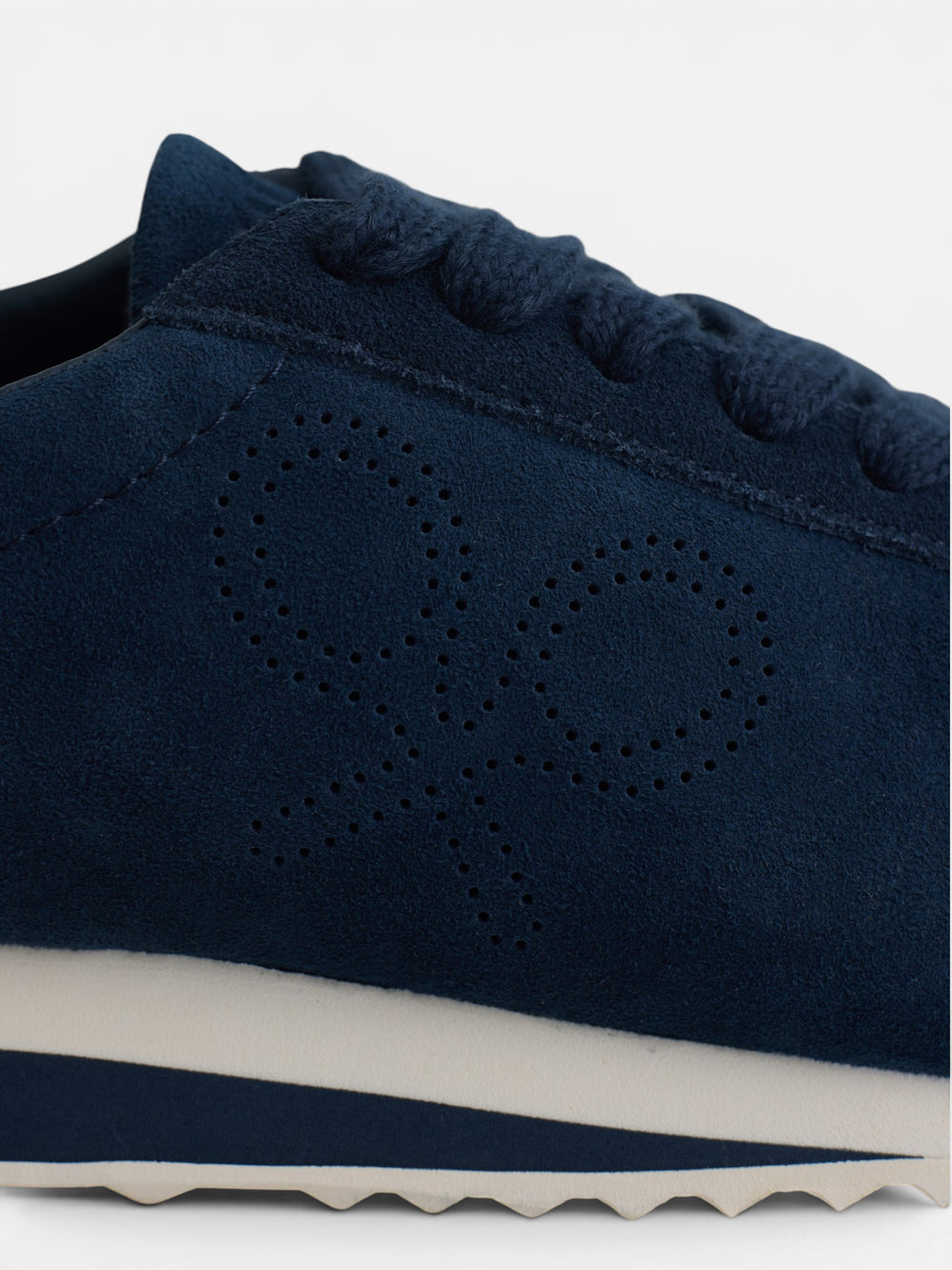 Zapatilla serraje logo perforado azul marino
