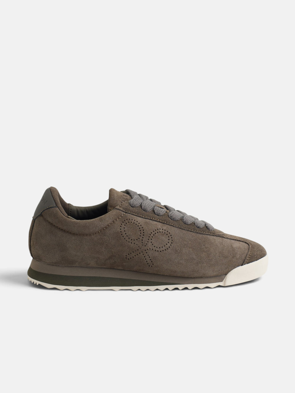 Zapatilla serraje logo perforado marron