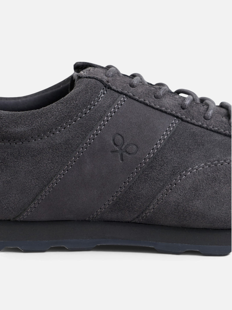 Dark grey suede sneaker