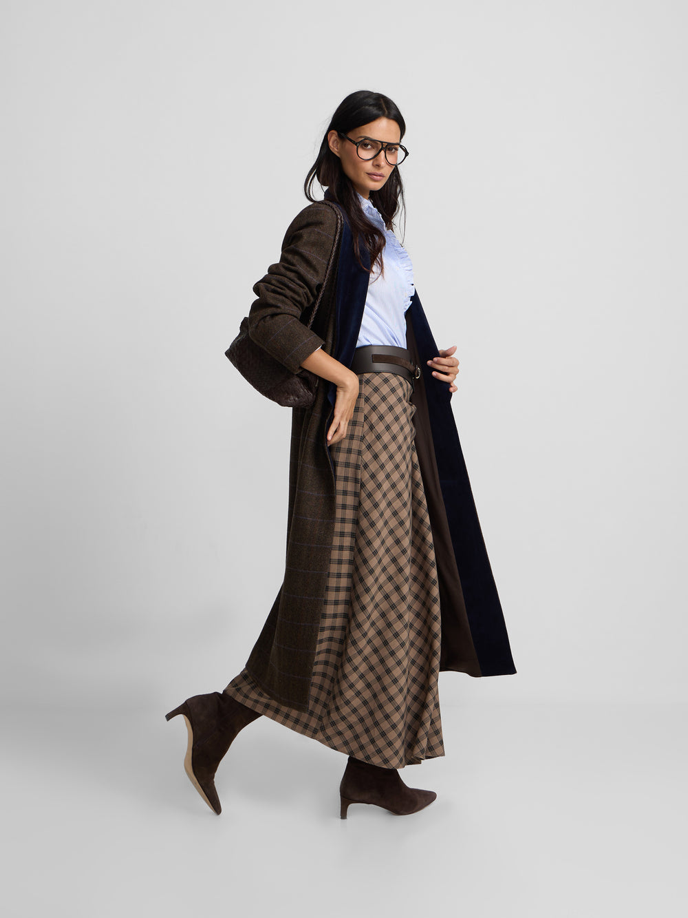 Long coat with velvet lapel, brown checkered