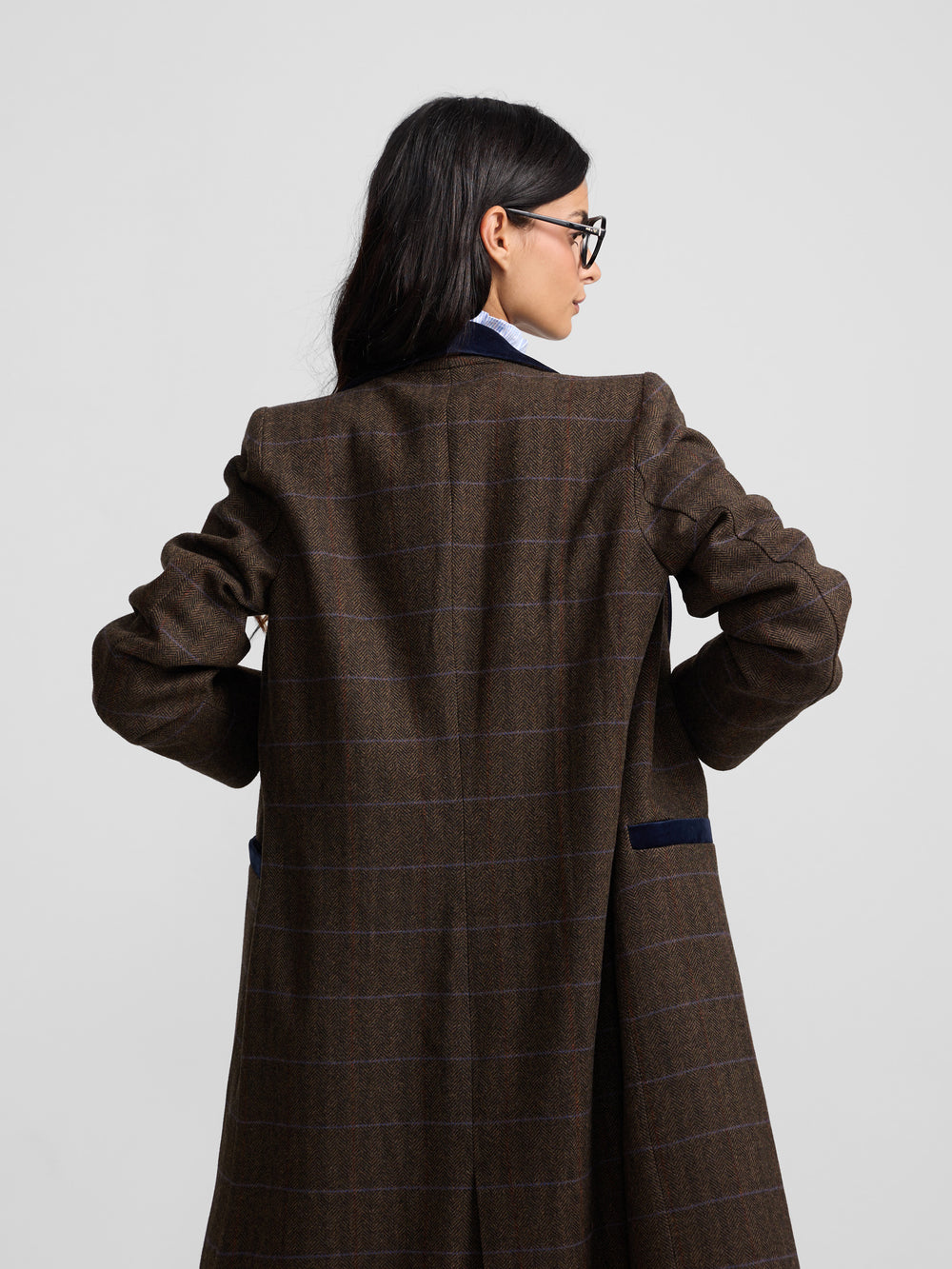 Long coat with velvet lapel, brown checkered