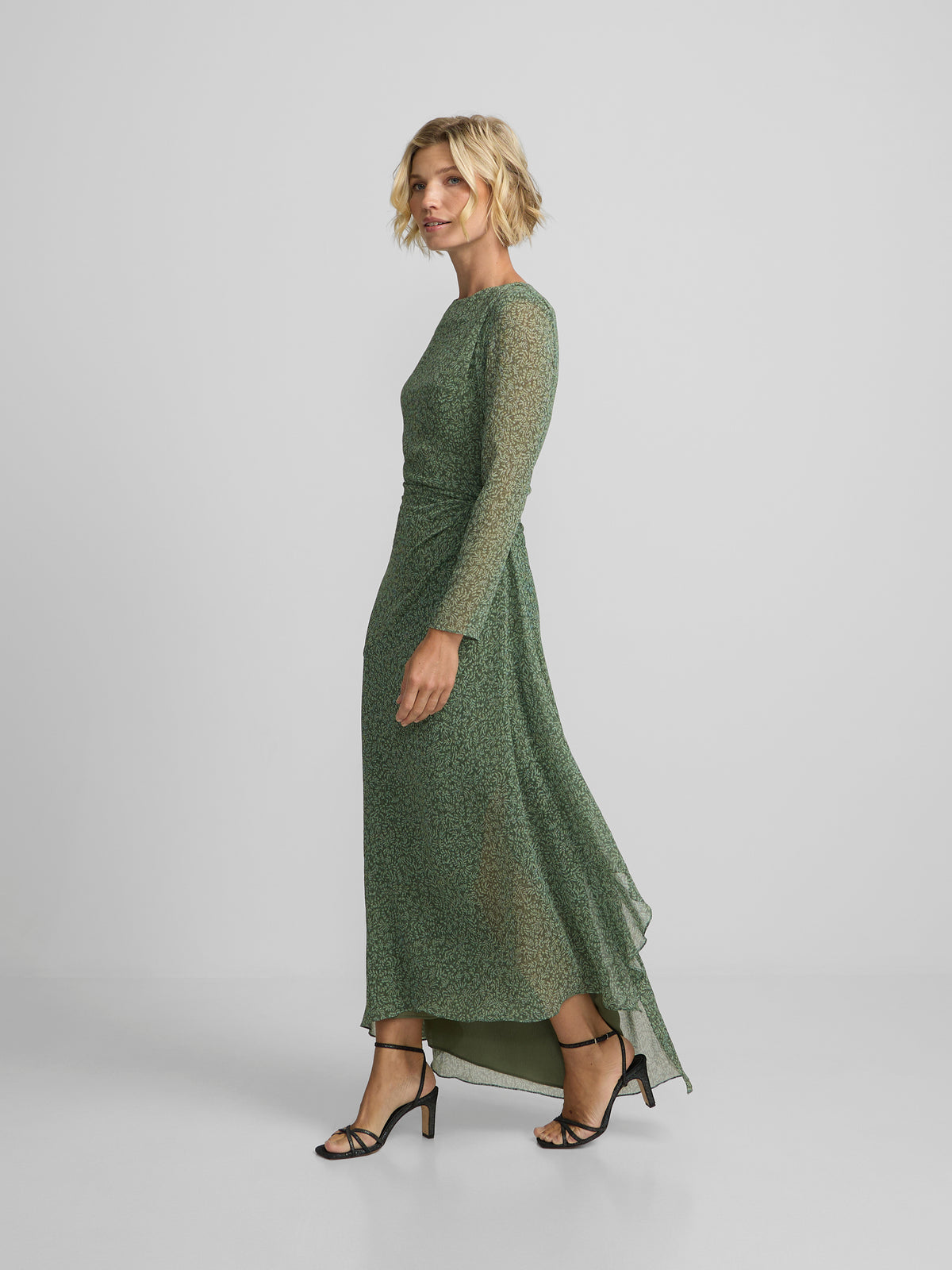 Vestido midi estampado folhas verde