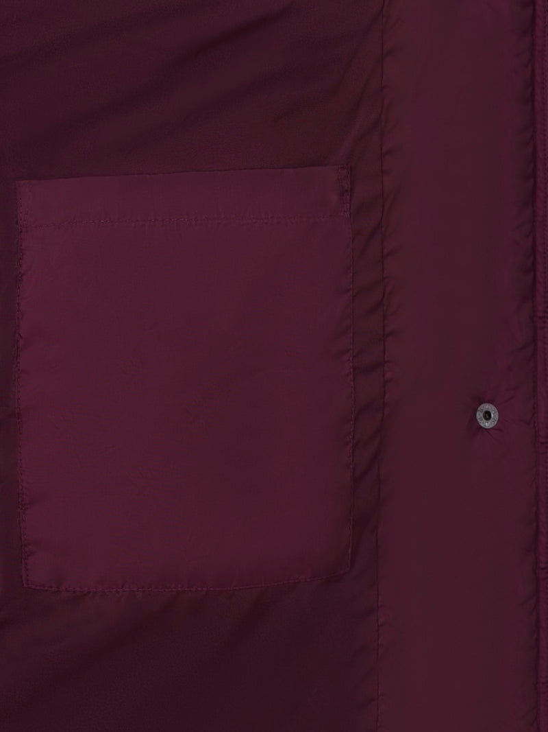 Parka comprida acolchoada com cachecol bordô