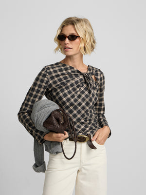 Blusa nudo cuadros gris y crudo