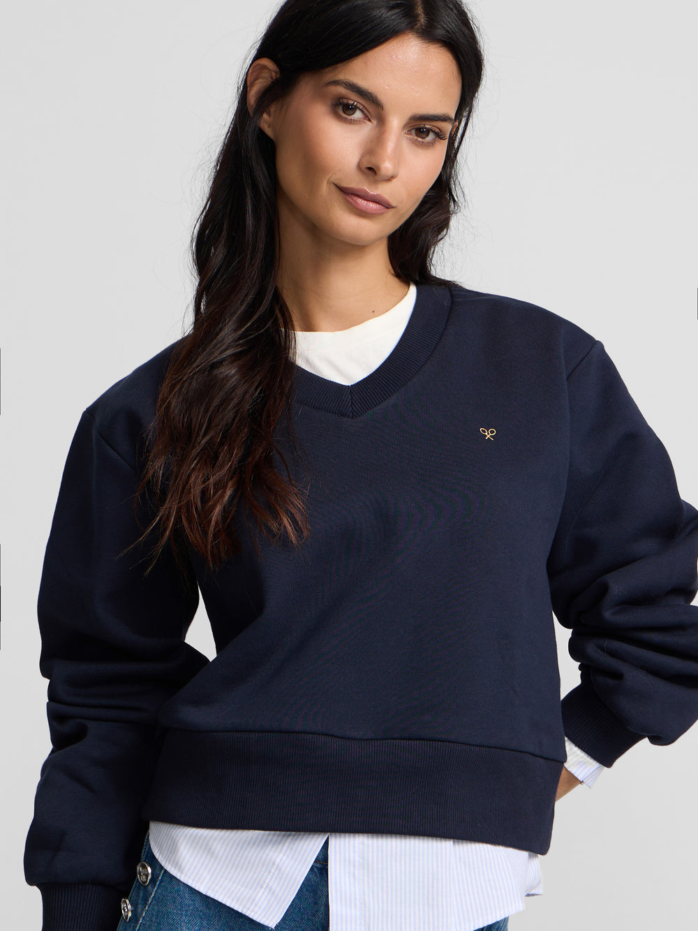 Women's sweatshirt with navy shirt-style hem