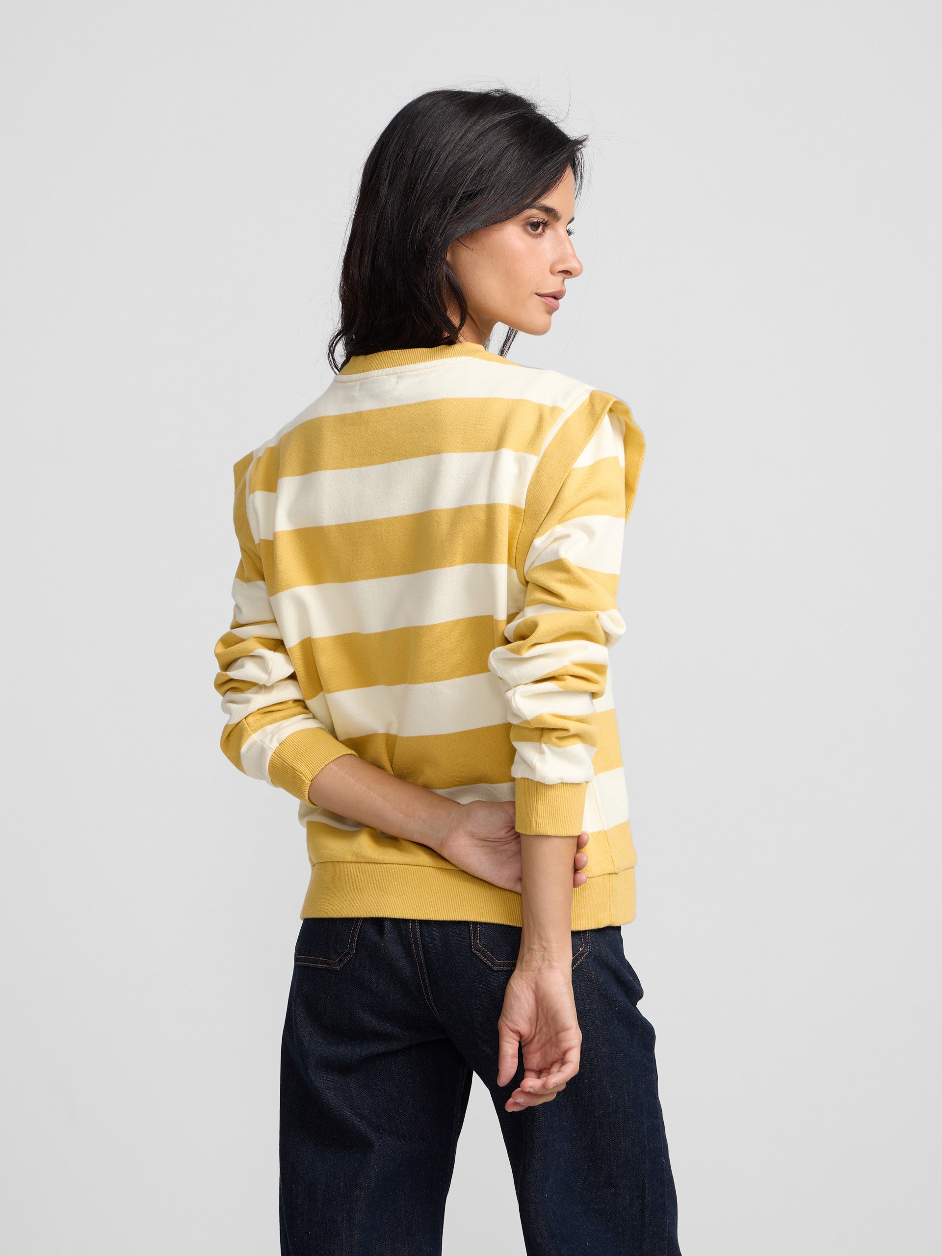 Sweatshirt com ombreiras, riscas mostarda e cru