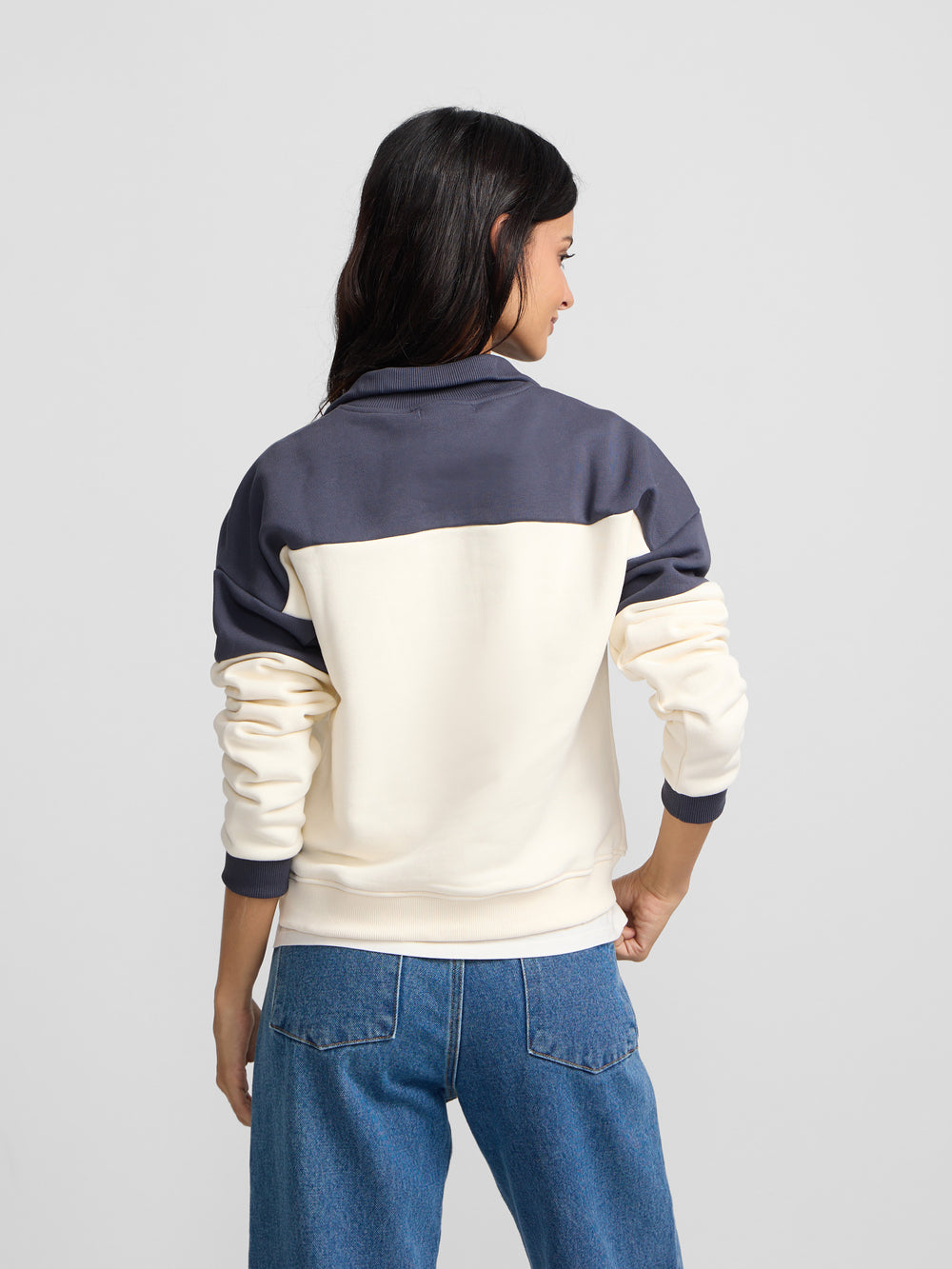 Women's tricolor sweatshirt with buttoned collar in navy blue and off-white