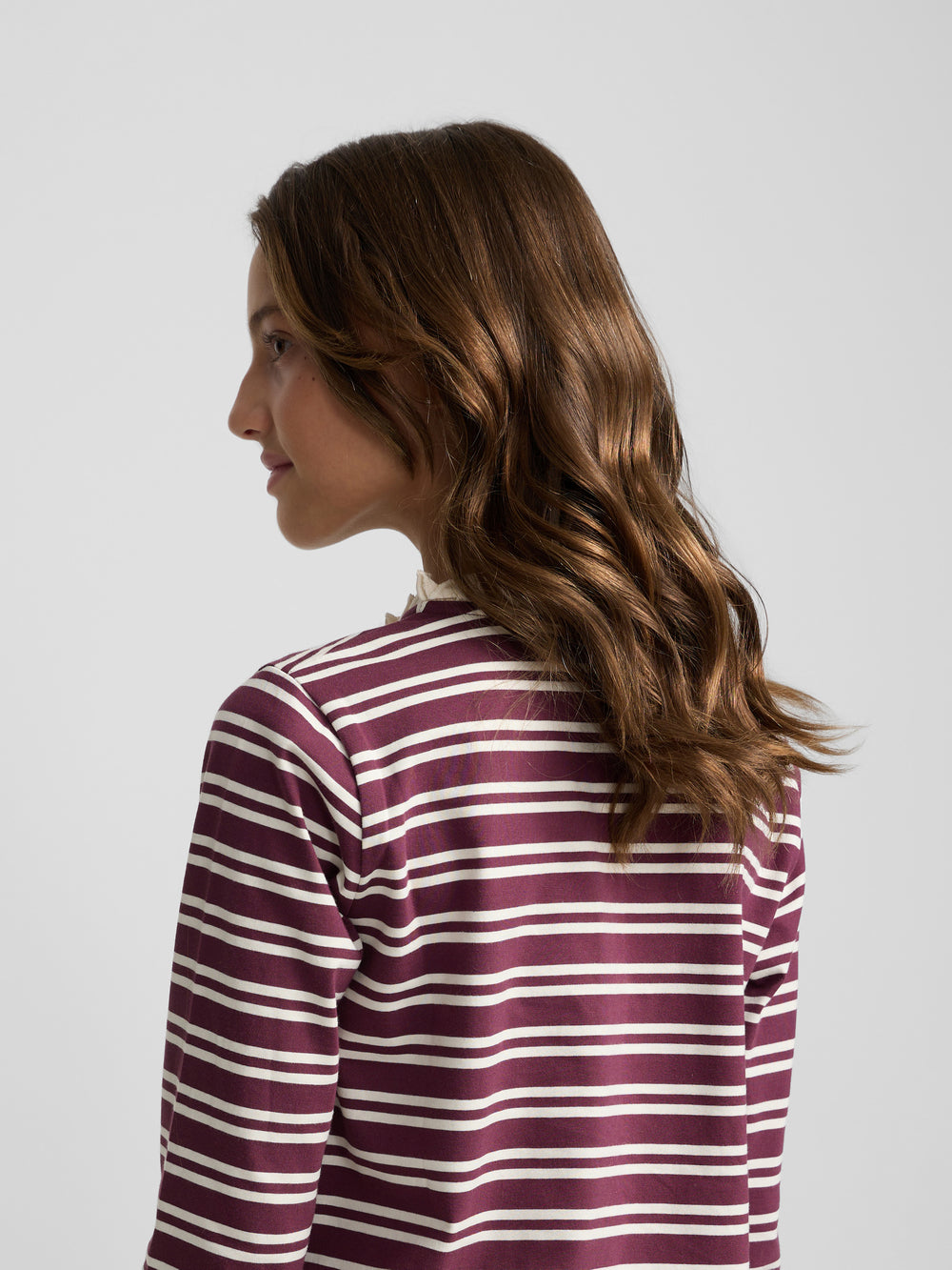 T-shirt fille col volant rayé bordeaux et écru