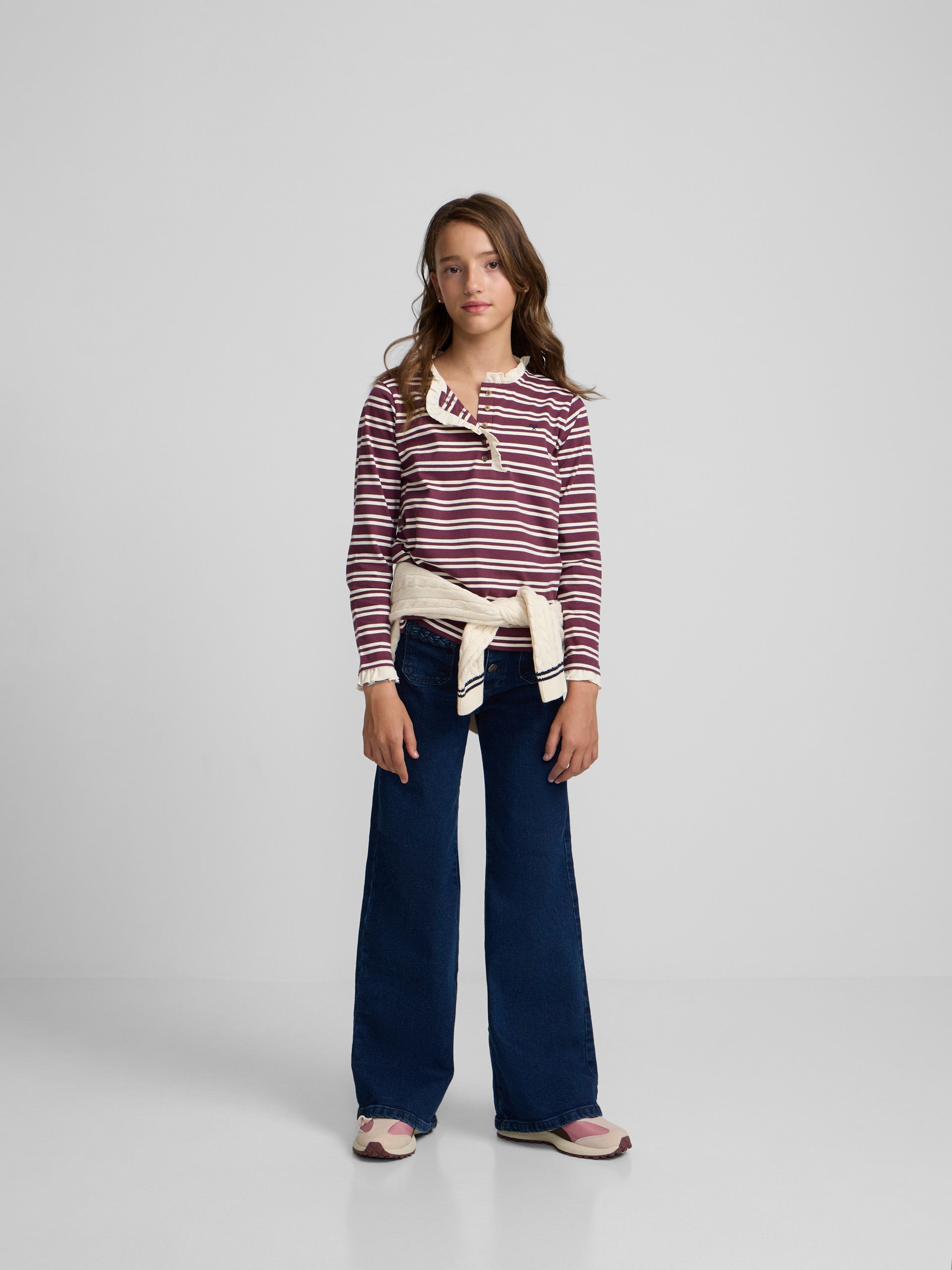 Girl's t-shirt with ruffled collar, burgundy and ecru stripes