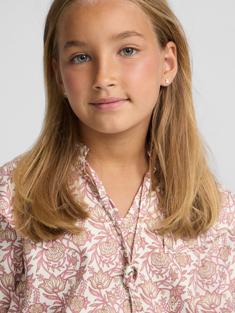Blusa menina estampado flores rosa e branco