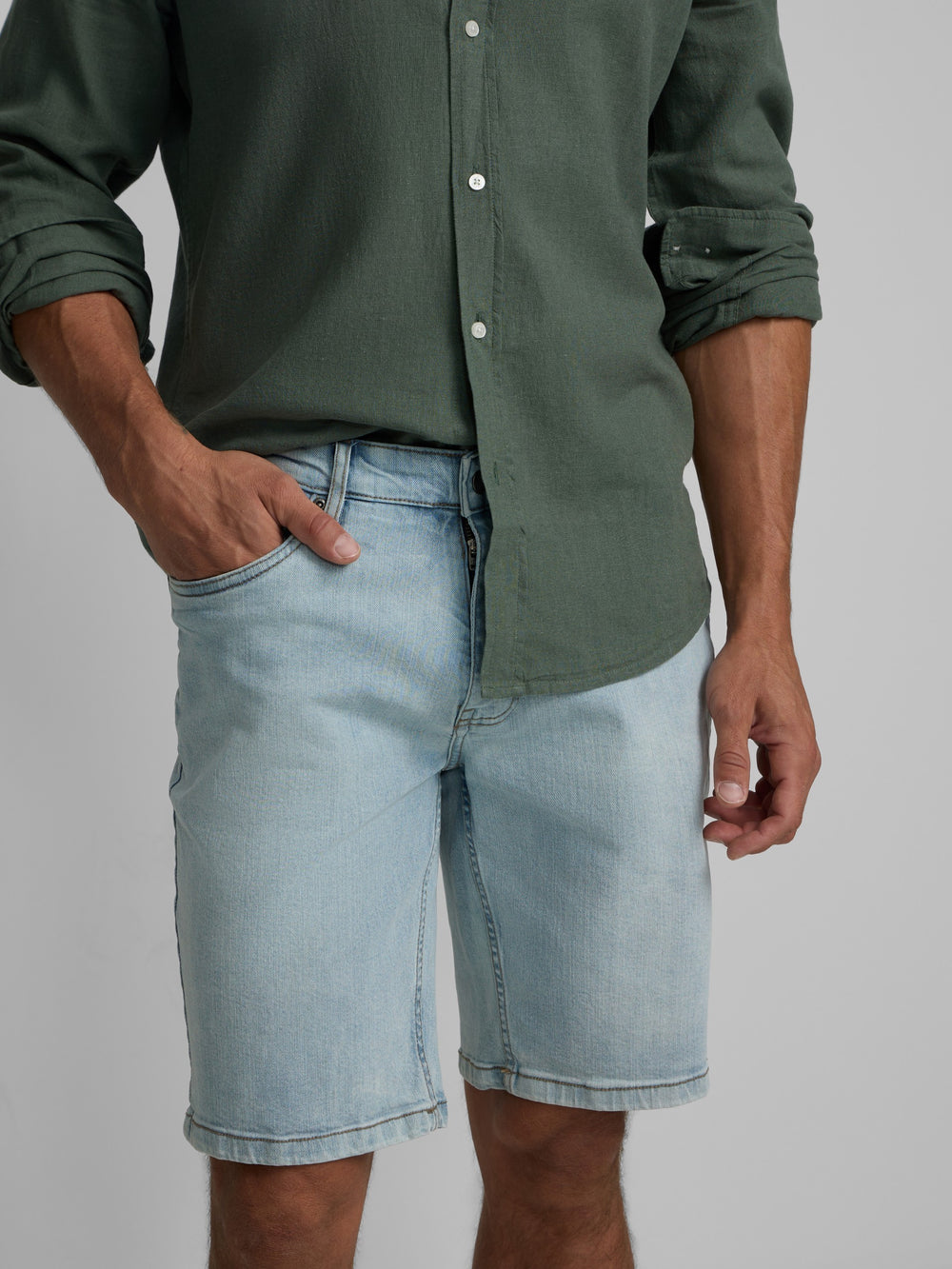 Bermuda cinco bolsillos denim azul claro