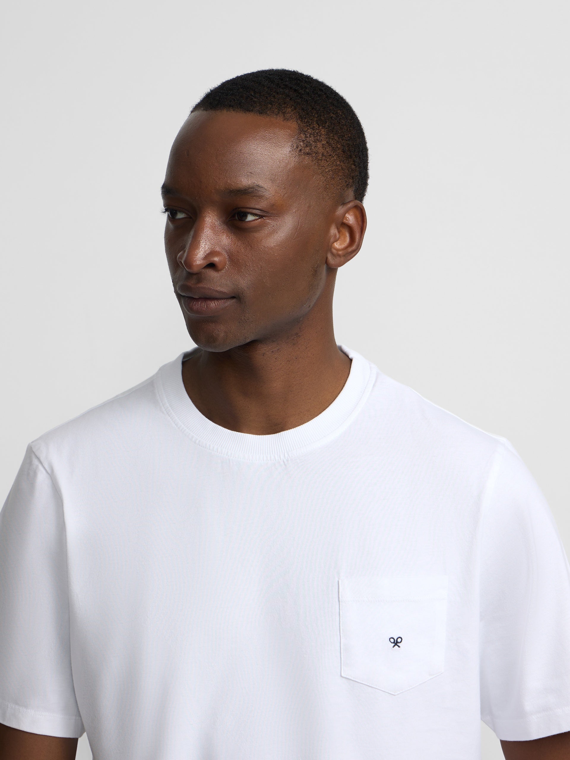 Classic white t-shirt with mini logo pocket