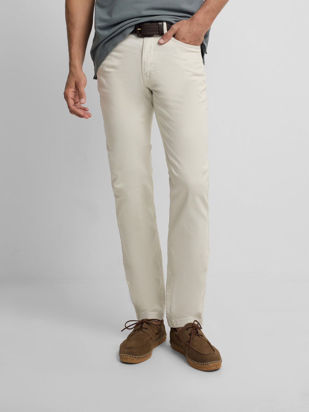 Pantalon sport cinco bolsillos piedra