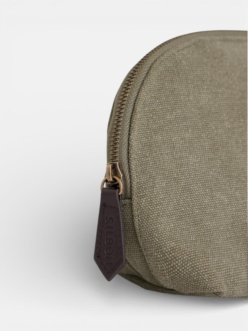 Casual green toiletry bag