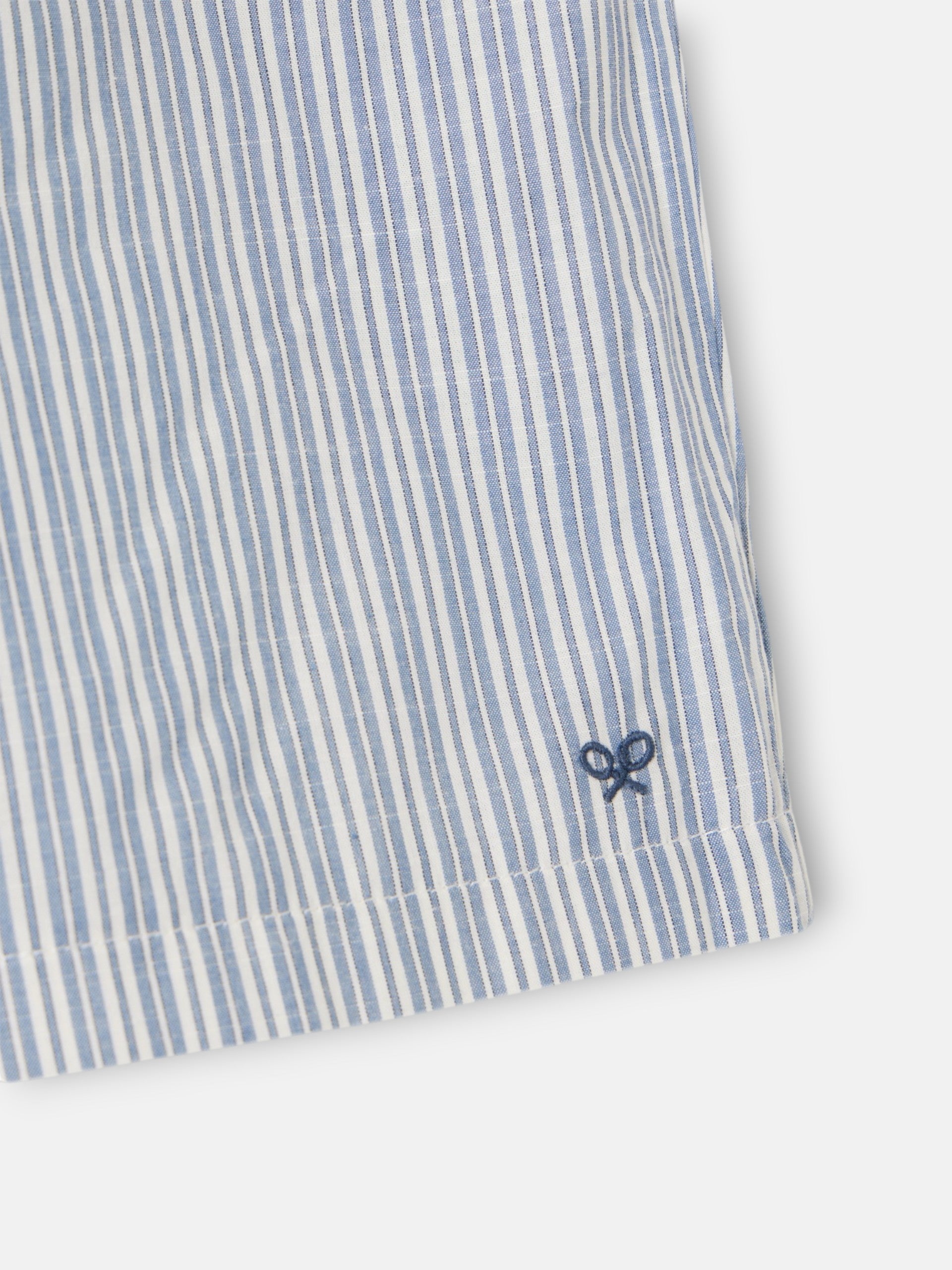 Short pajamas with blue and gray striped pocket
