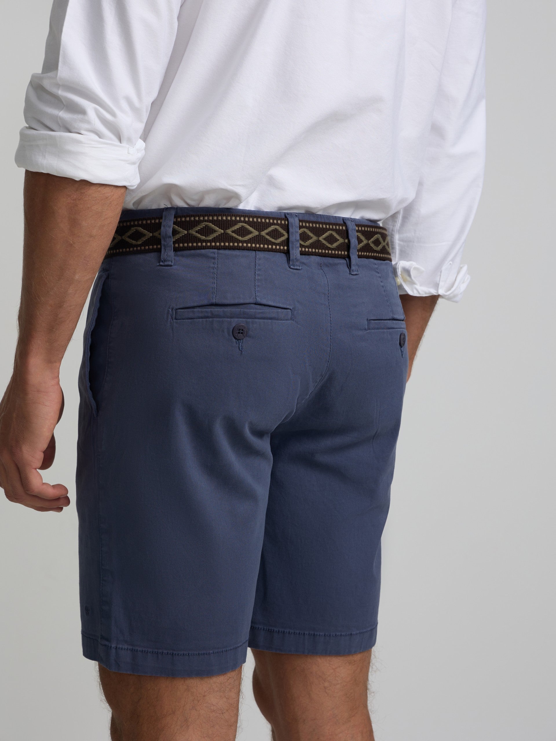 Bermuda clasica pinza azul indigo