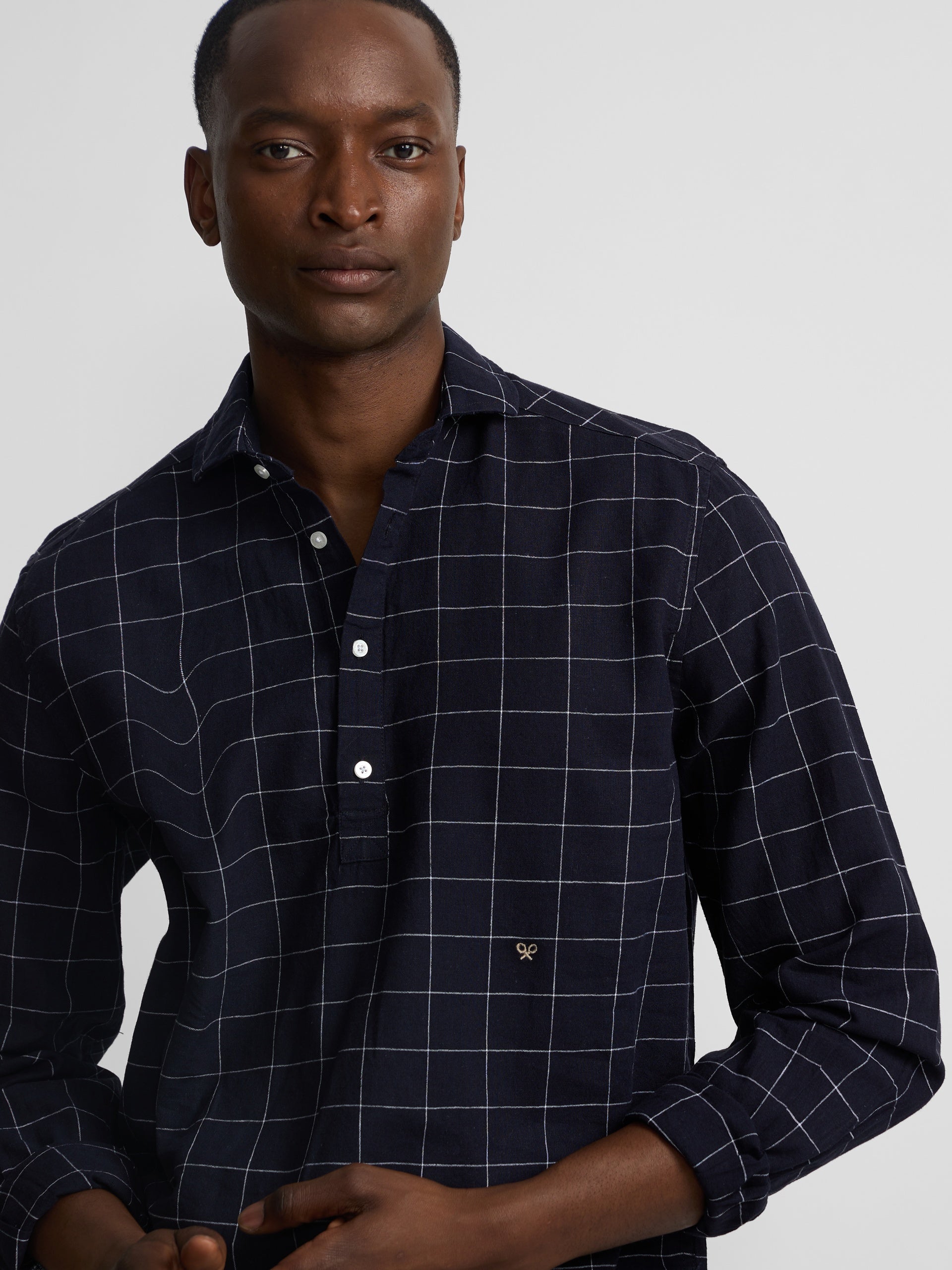 Polera sport lino cuadros azul marino