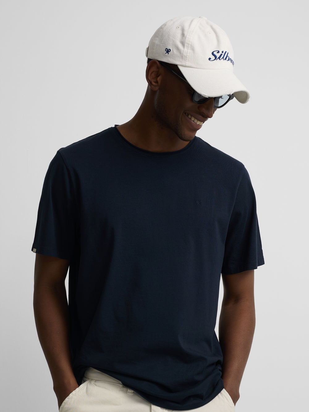 Gorra bordado medio piedra