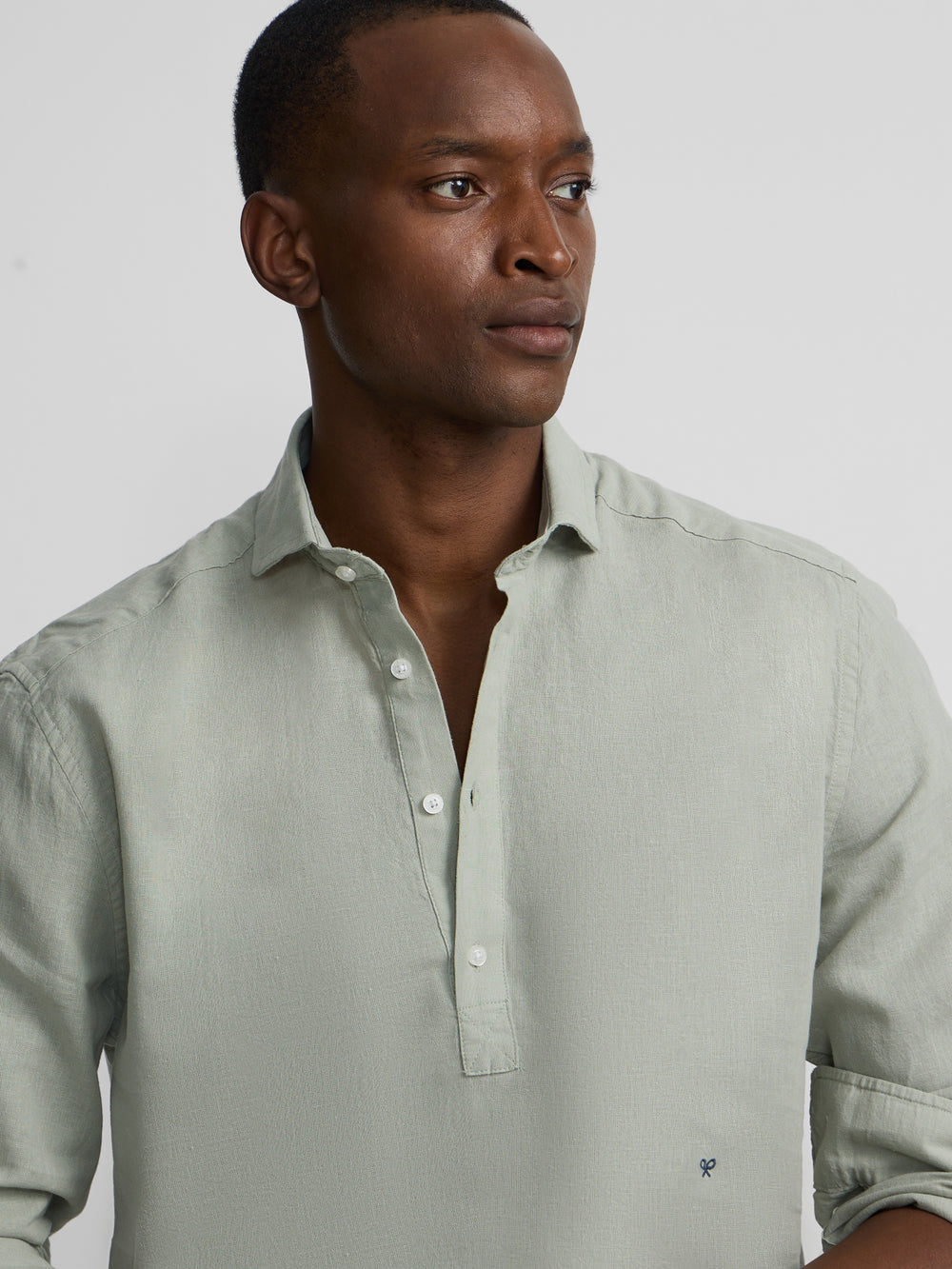 Camisa desportiva de linho verde médio