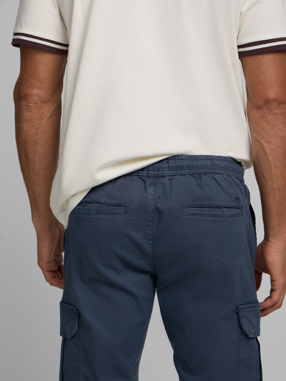 Pantalon sport jogger cargo azul indigo