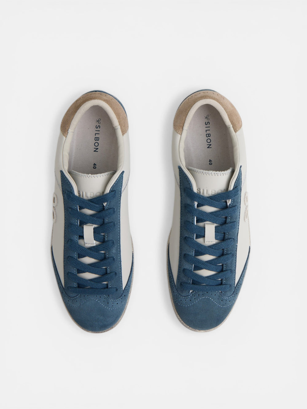 Zapatilla desgastada crema