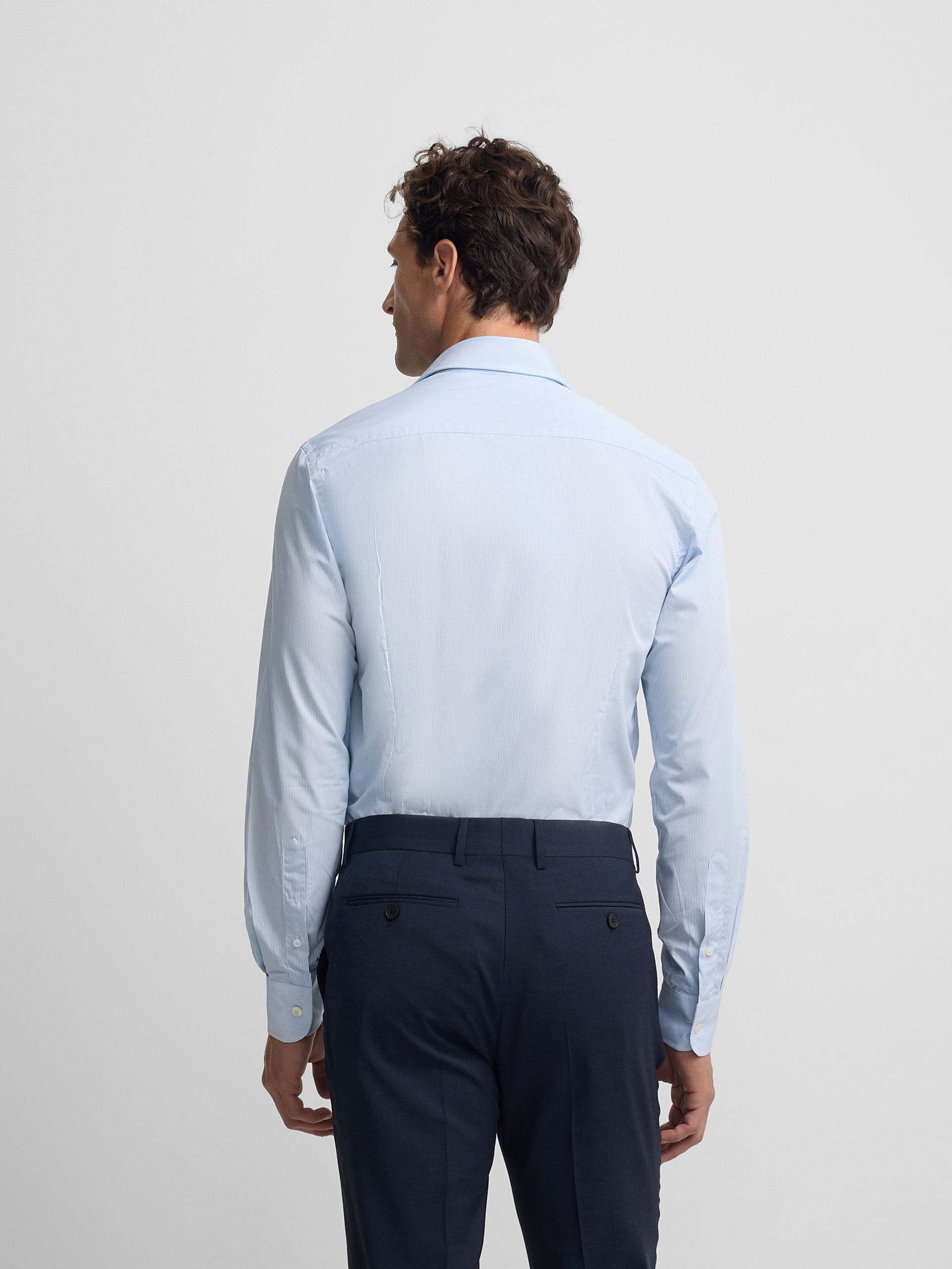 Camisa de vestir risca fina azul claro