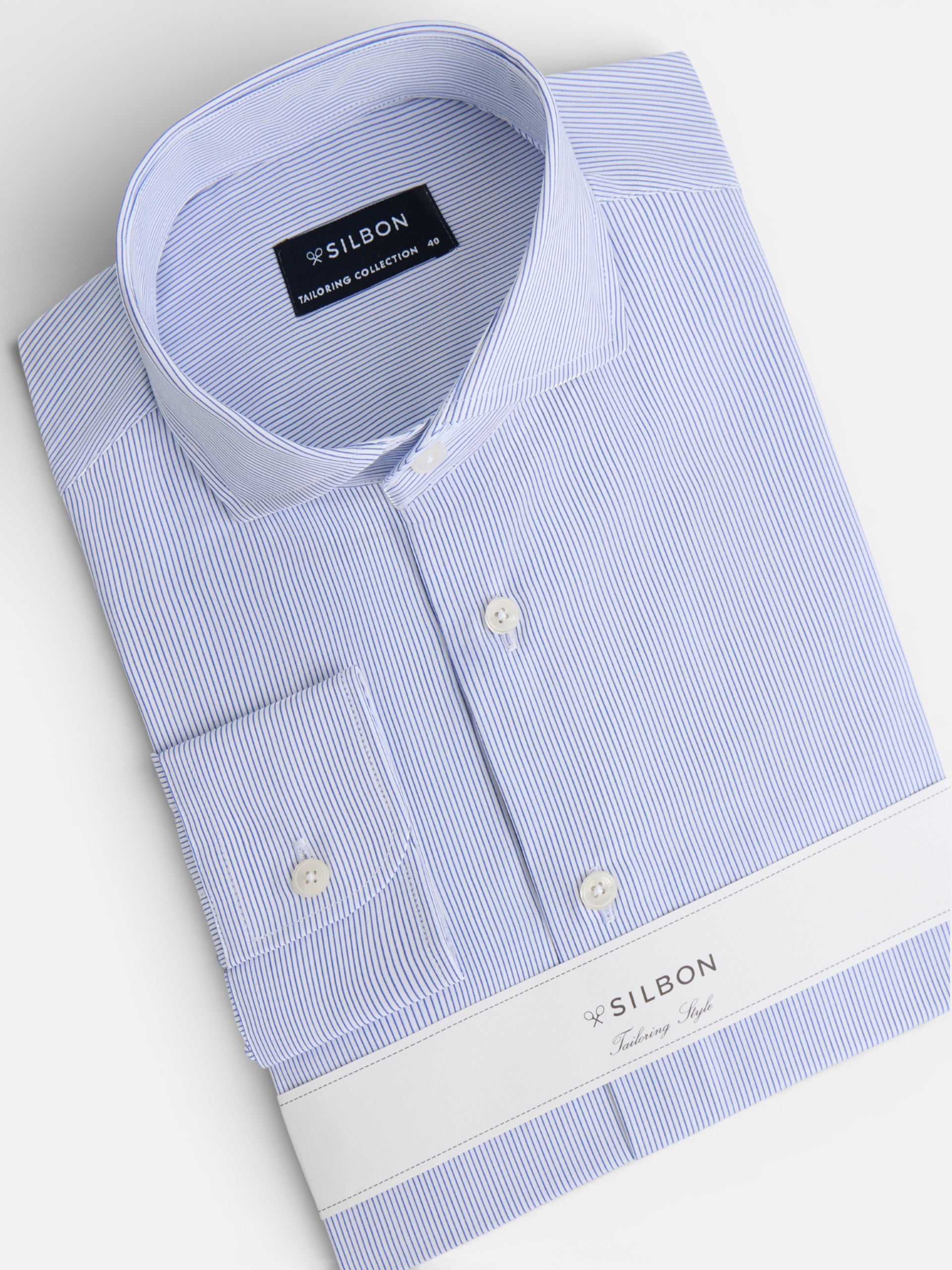 Chemise habillée à fines rayures bleu marine