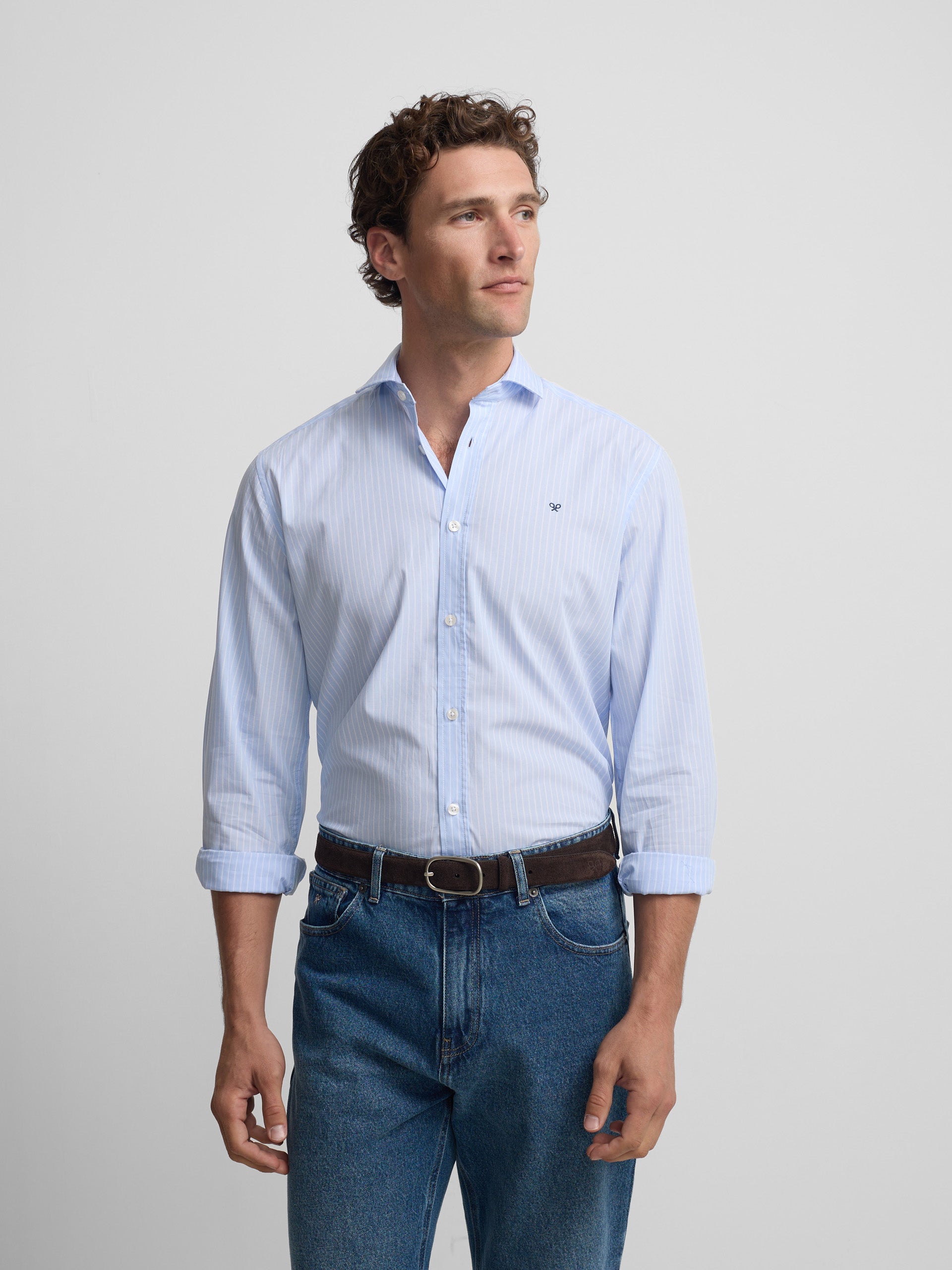 Camisa sport clássica riscas brancas azul-claro