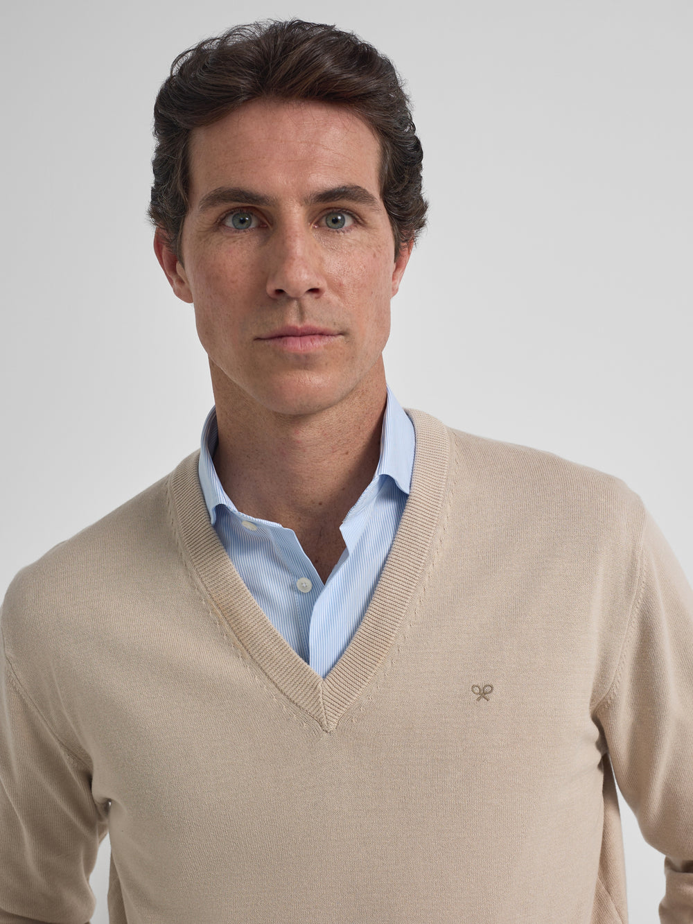 Jersey cuello pico business beige