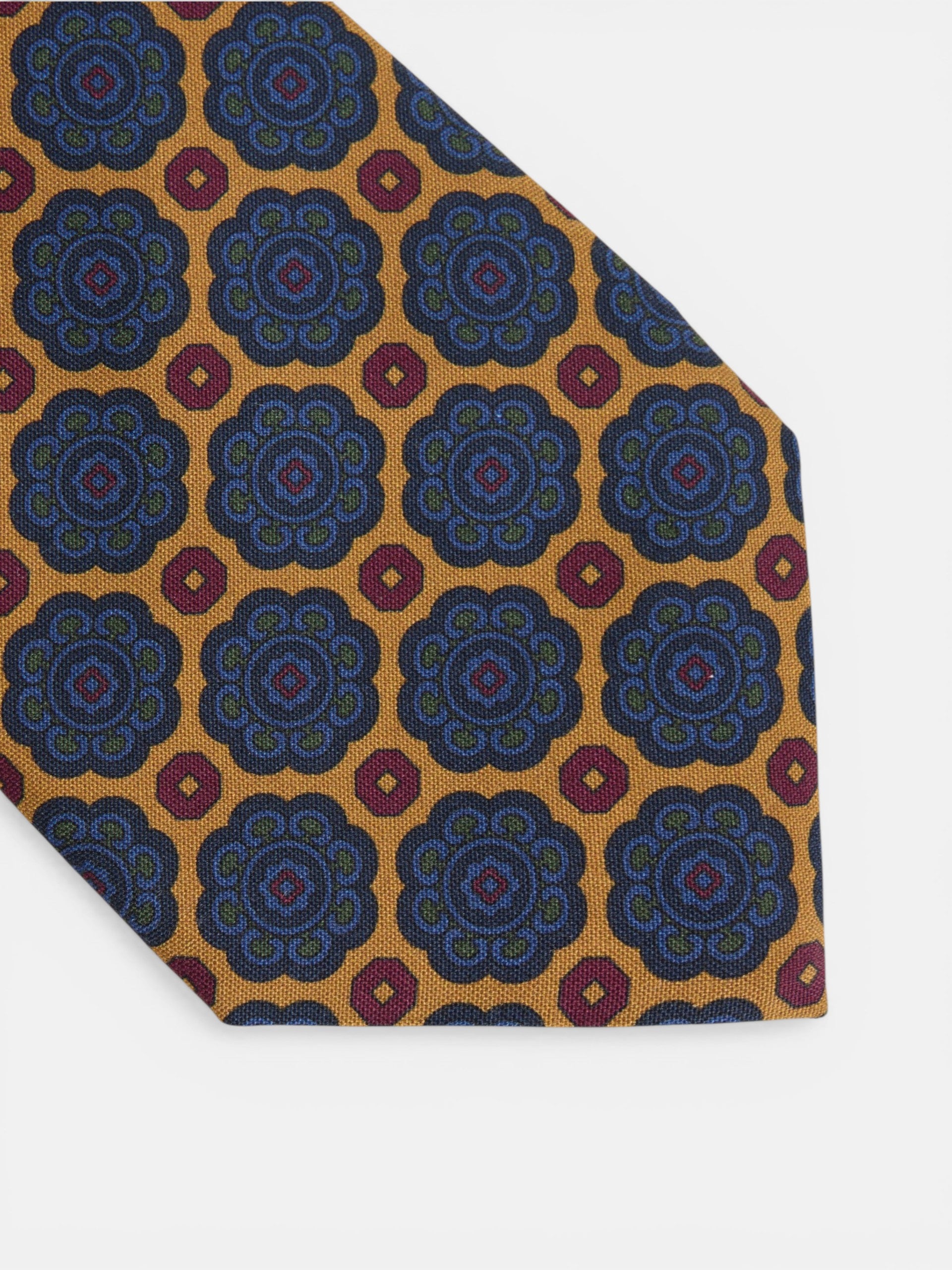 Corbata seda motivo geometrico flor amarilla