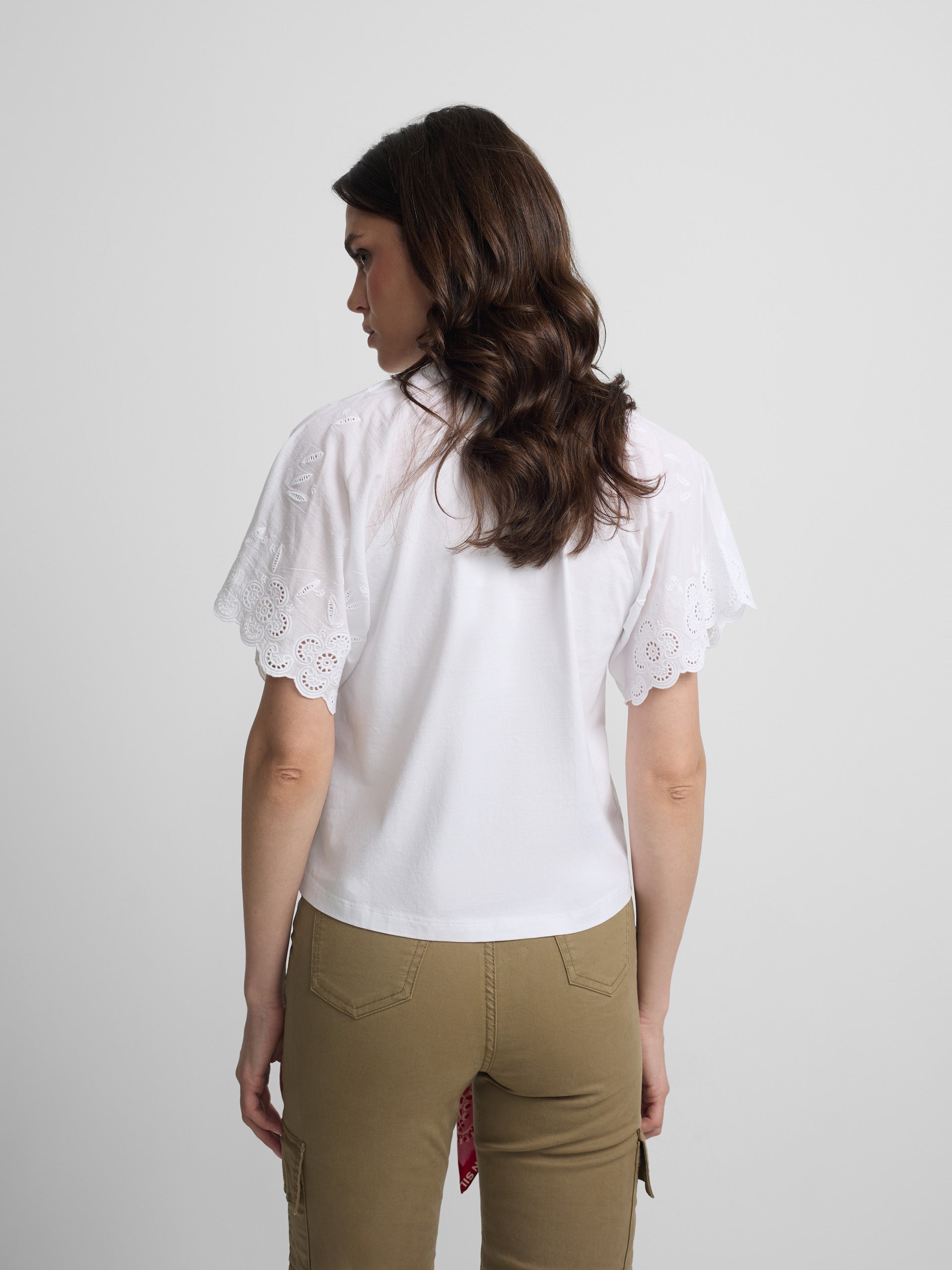 Camiseta woman volantes bordados blanca