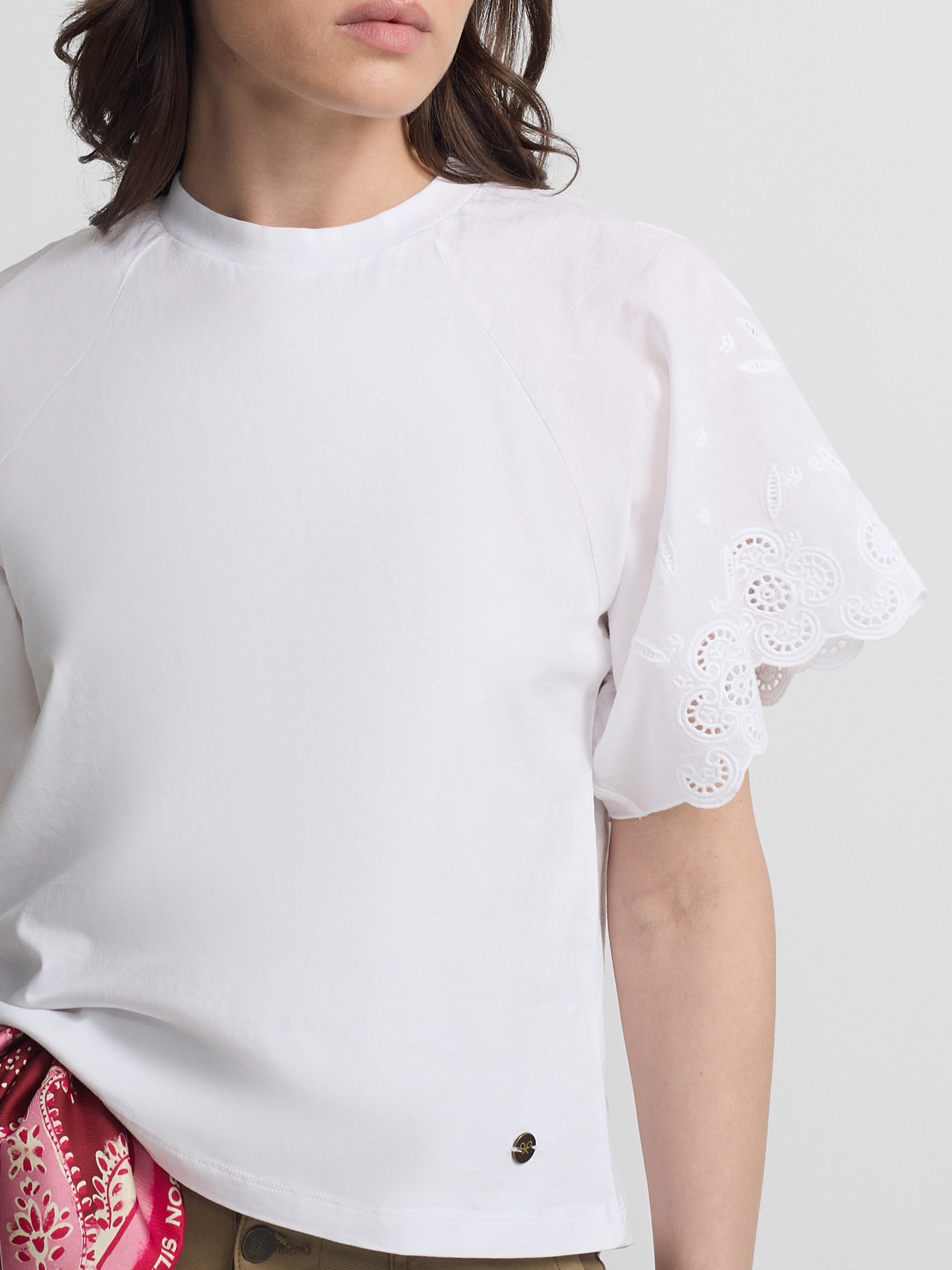 Camiseta woman volantes bordados blanca