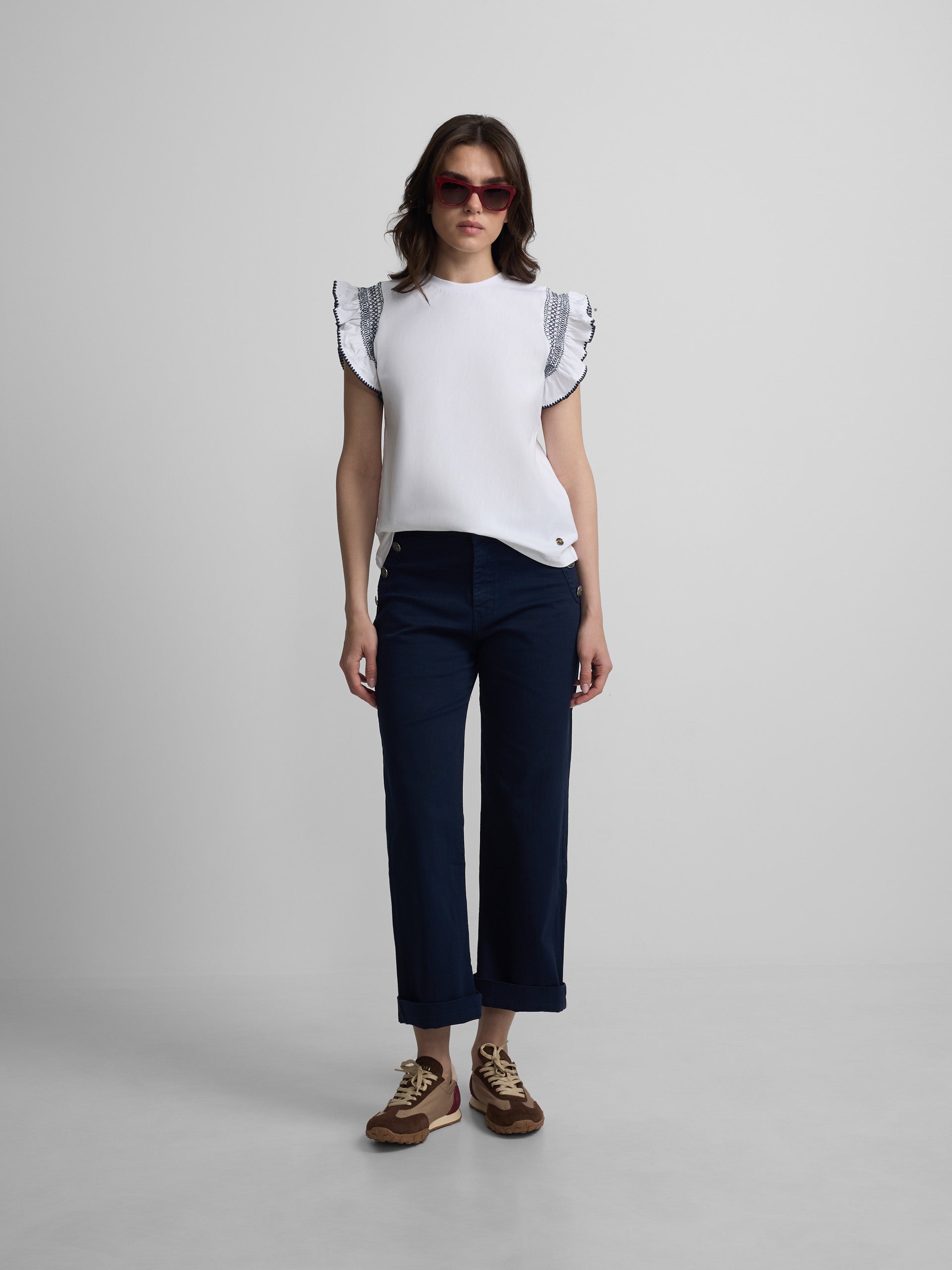T-shirt femme à volants et épaulettes blanche