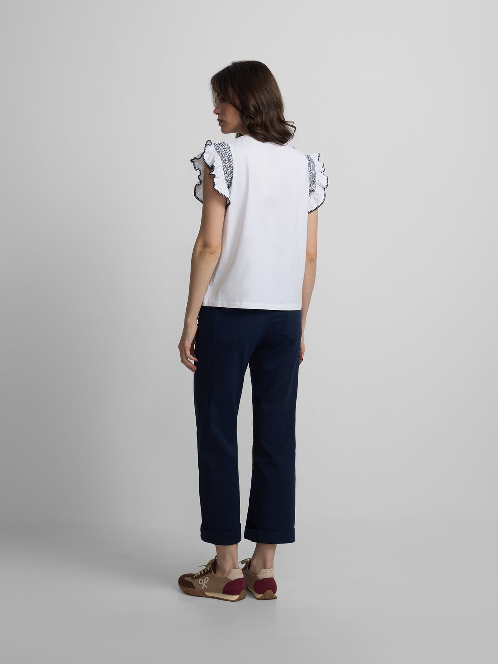 T-shirt femme à volants et épaulettes blanche
