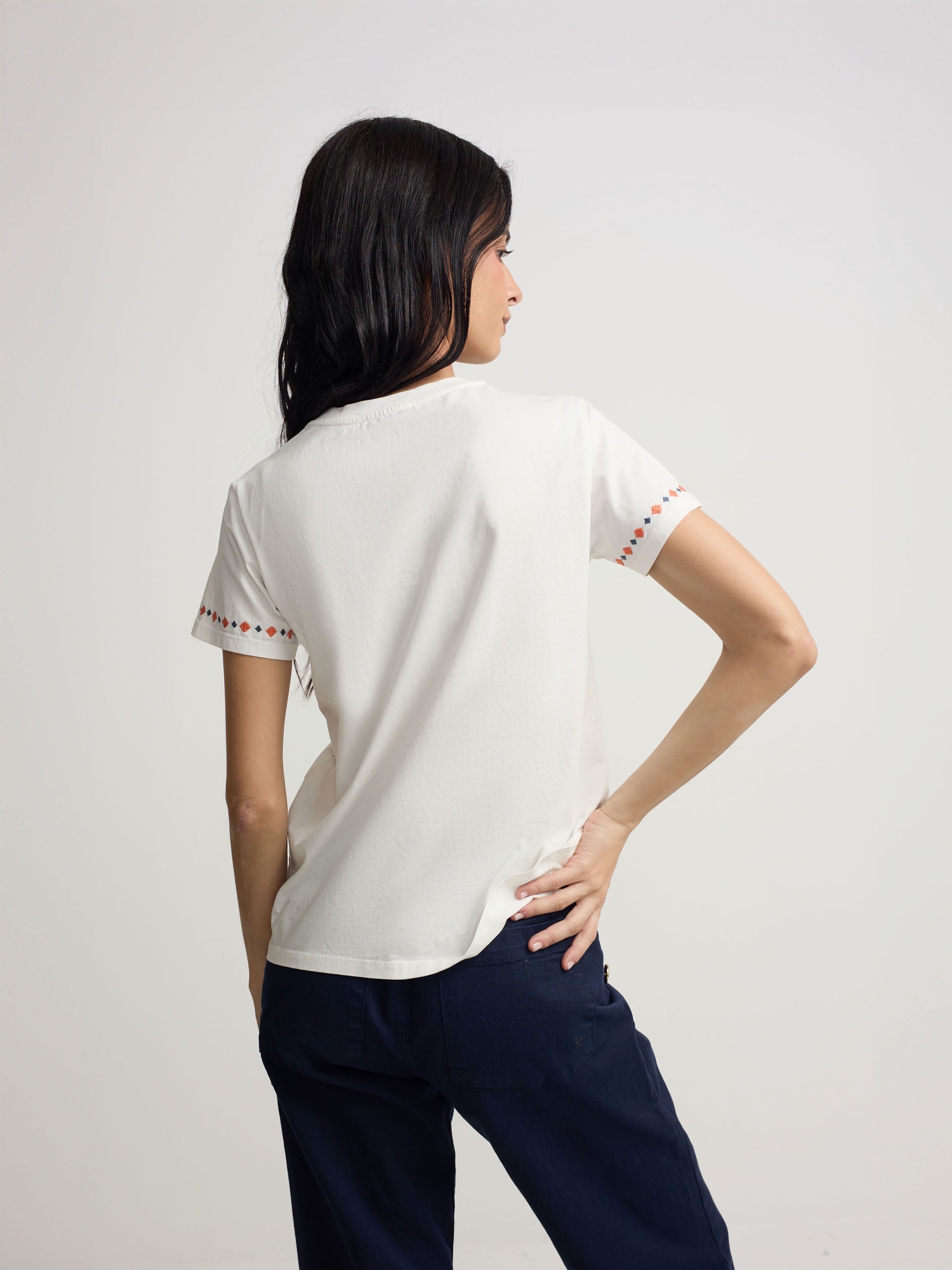 Camiseta woman bordados ikat blanca