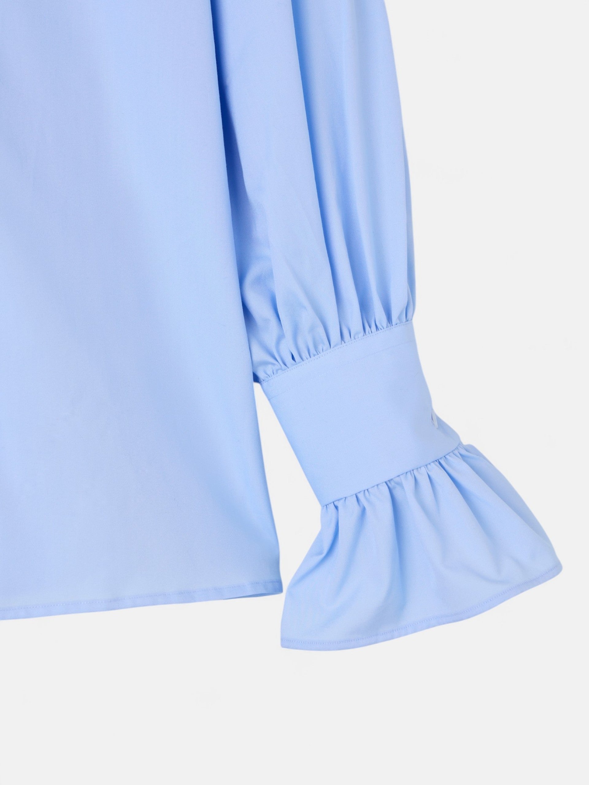 Camisa detalle puño celeste