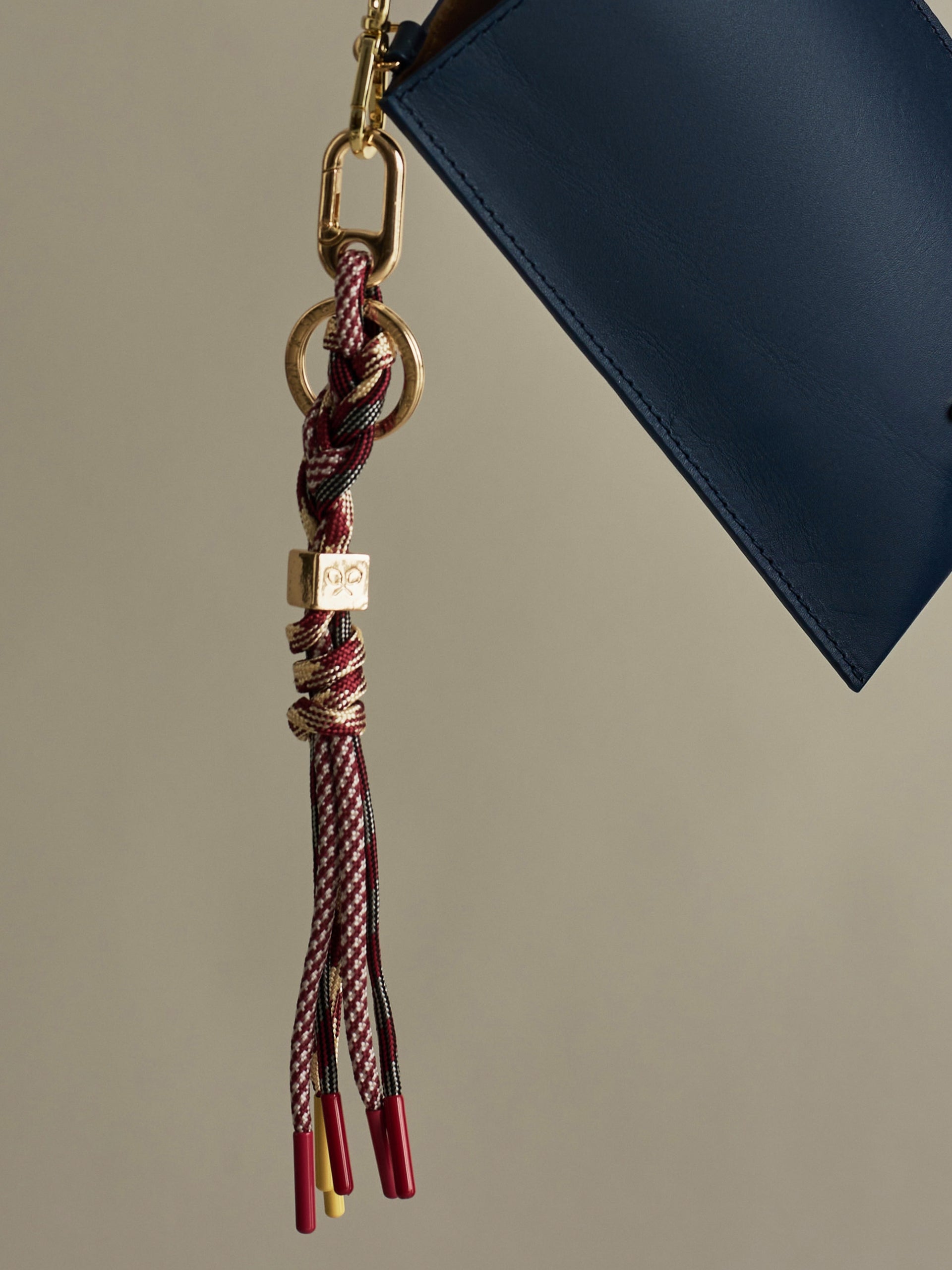 Chaveiro cabos dourado e bordô