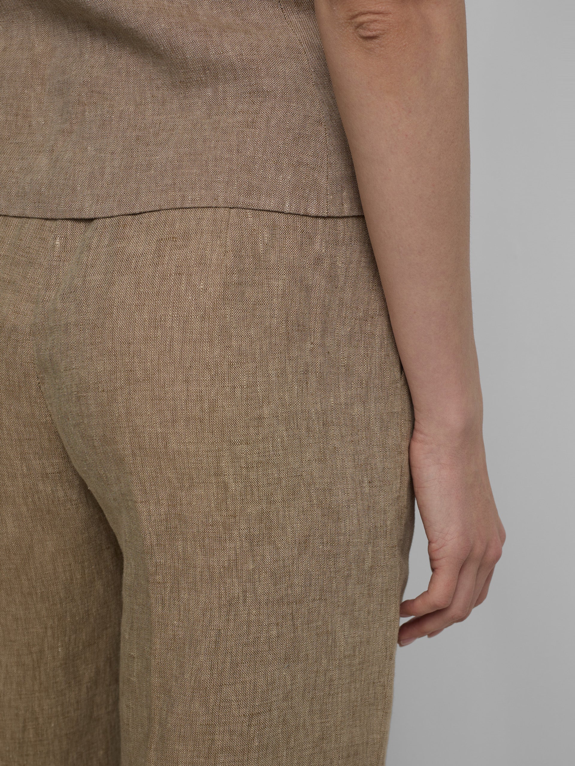 Pantalon recto aberturas beige