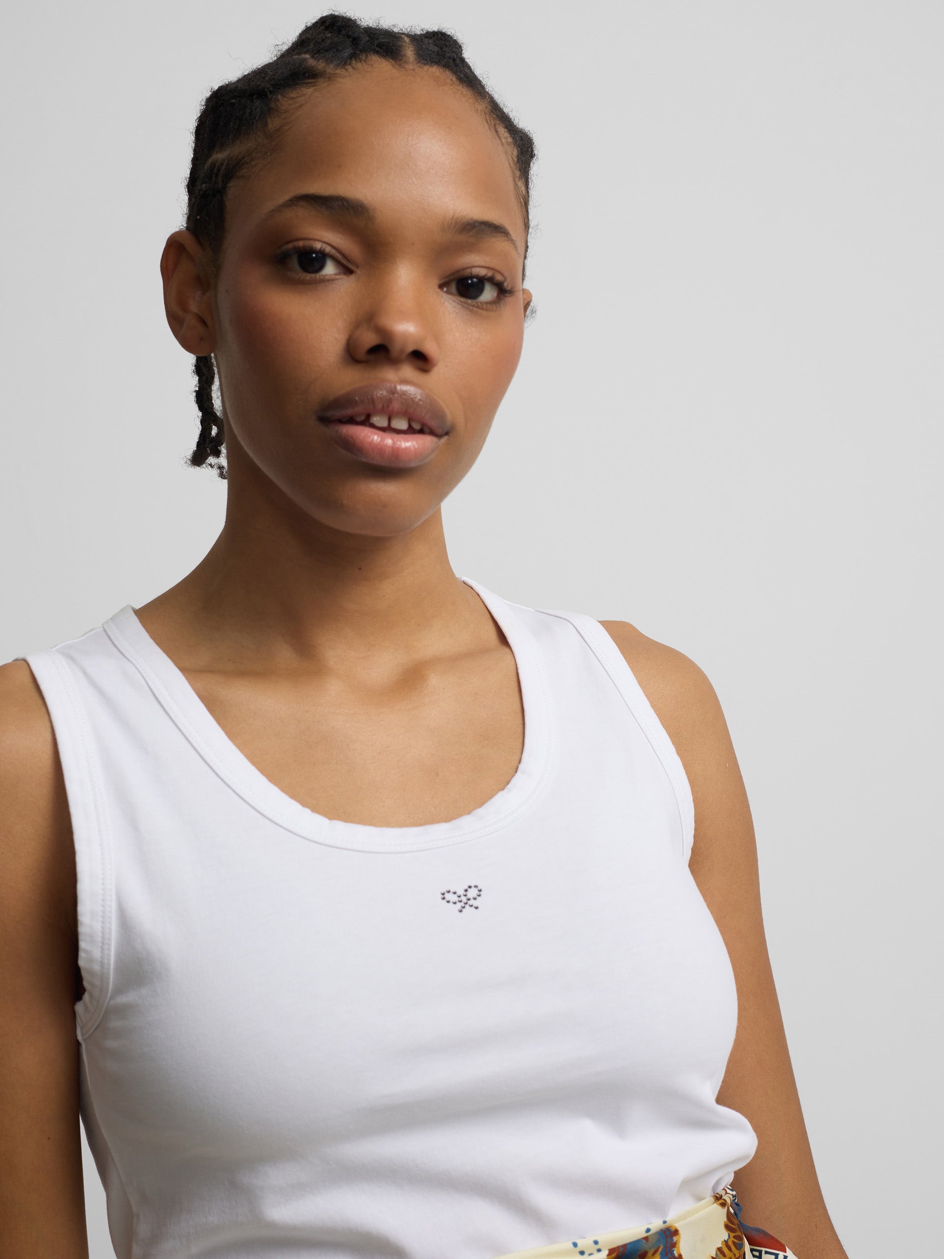 Camiseta tank woman blanca aplicacion cristal