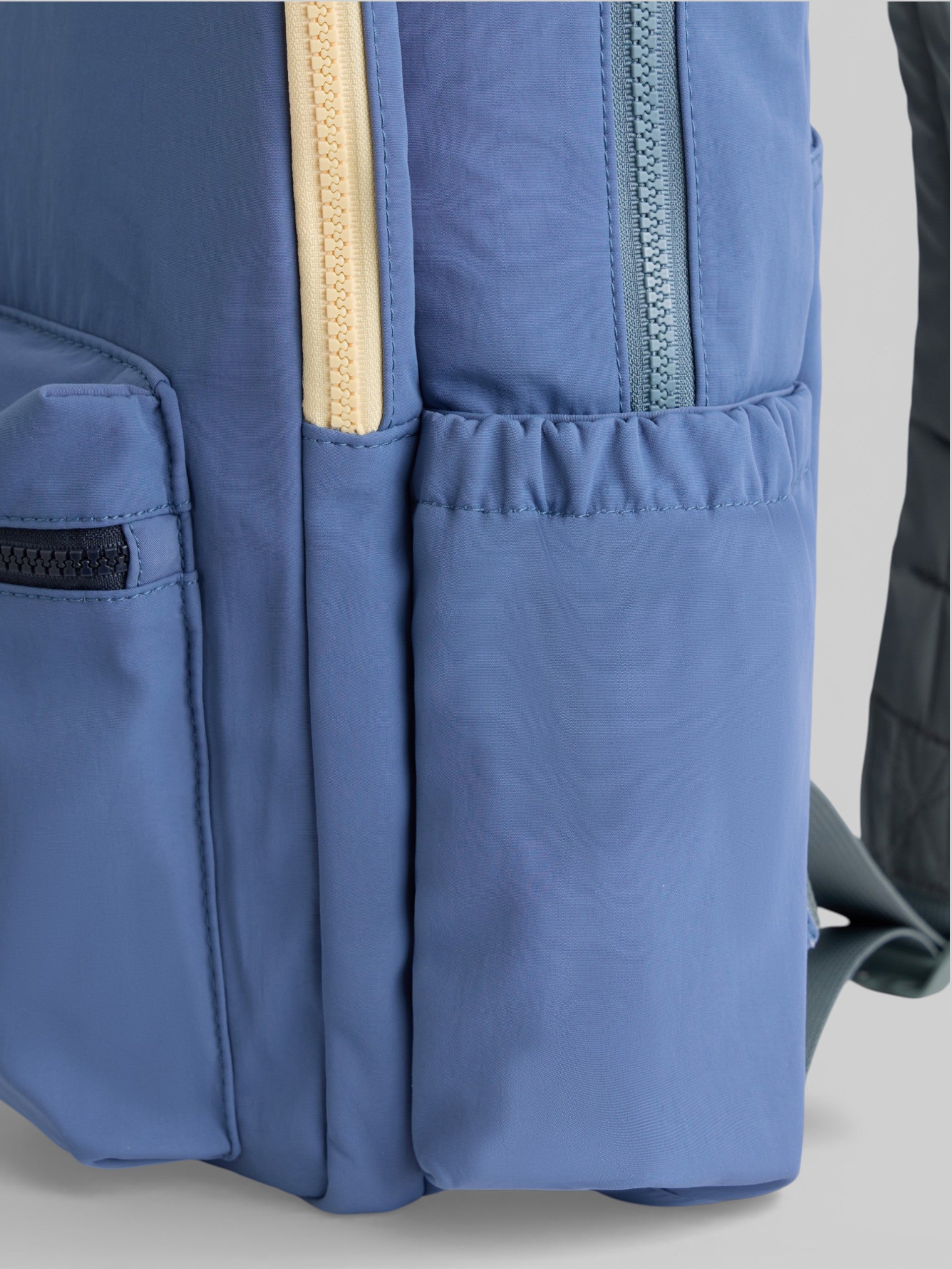 Mochila infantil com fecho de correr azul