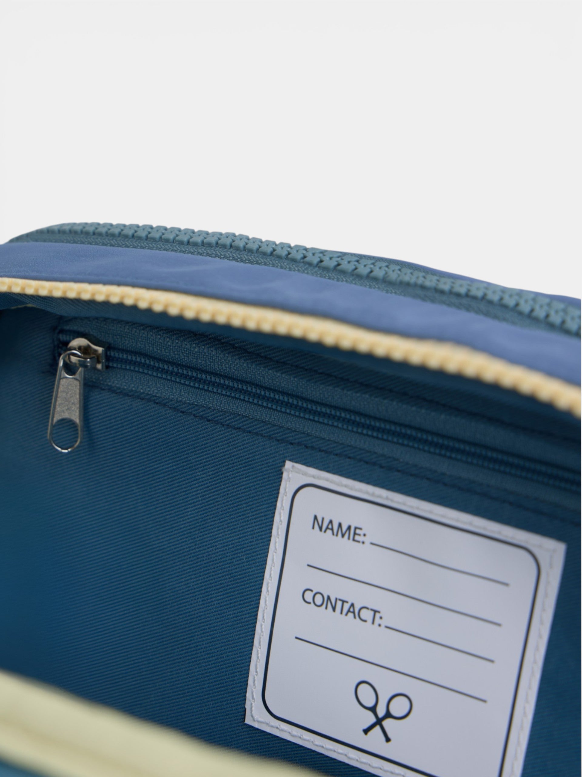 Necessaire infantil com fecho de correr azul